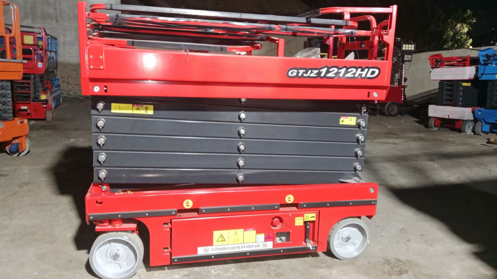 سيزرلفت للايجار في الرياض رافعات مقصيه للايجار