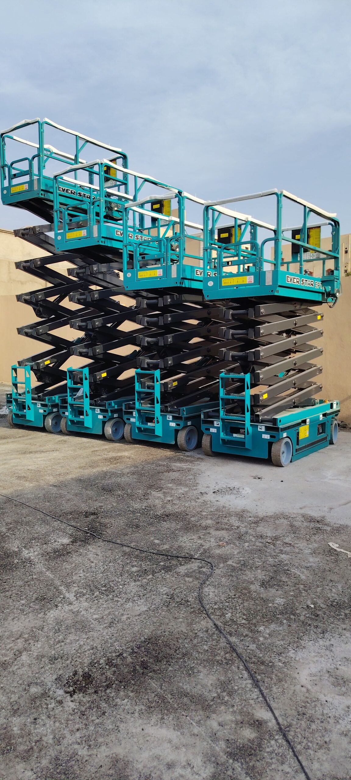 مان لفت وسيزر لفت ورافعات شوكيه وجي سي بي وبوم لفت