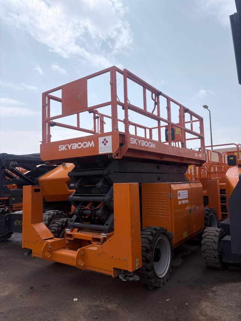 رافعات شوكيه رافعات تلسكوبيه بوبكات للايجار سيزرلف