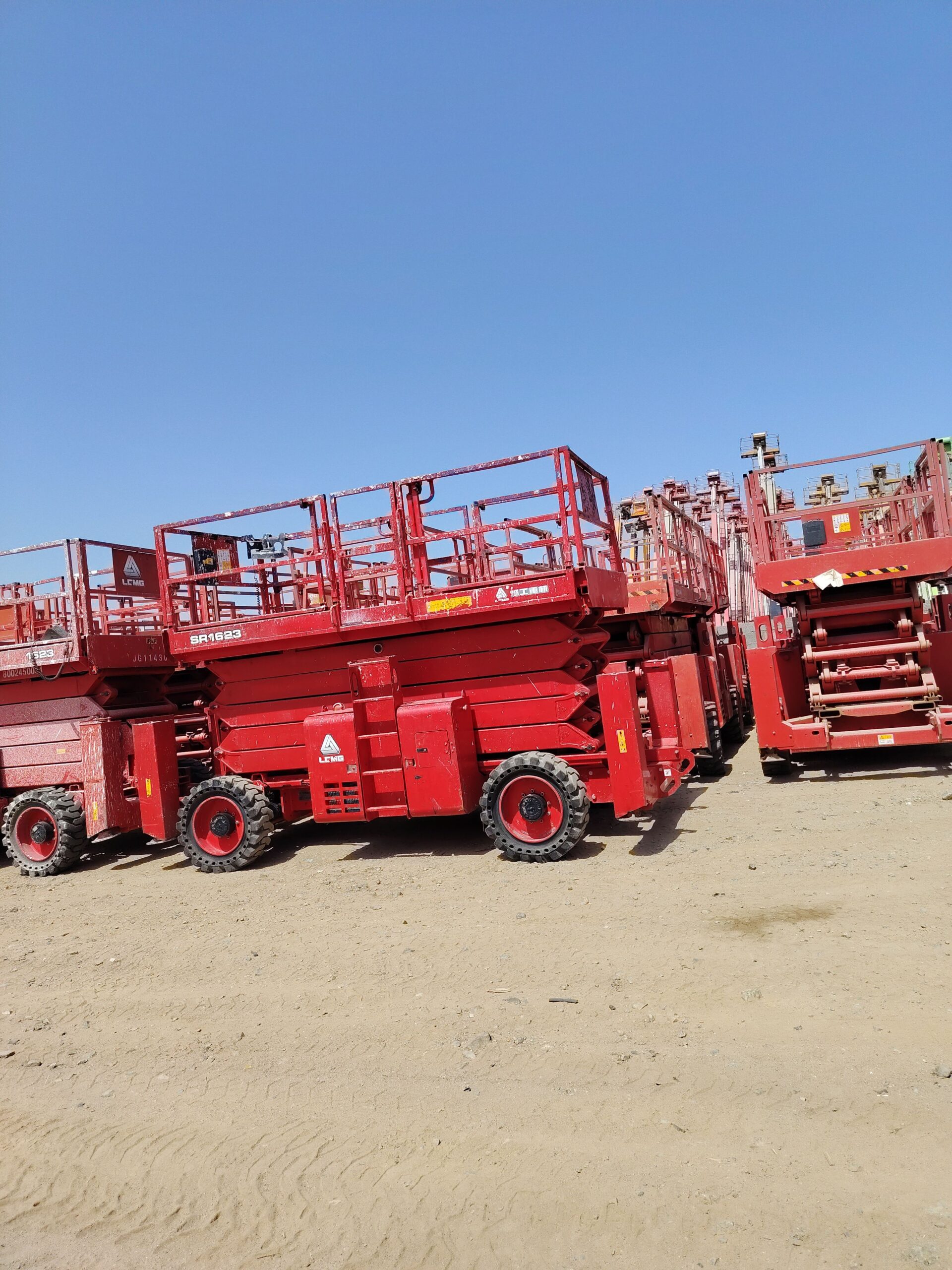 سيزر لفت للايجار.. مان لفت للايجار.. فوركلفت وكرين