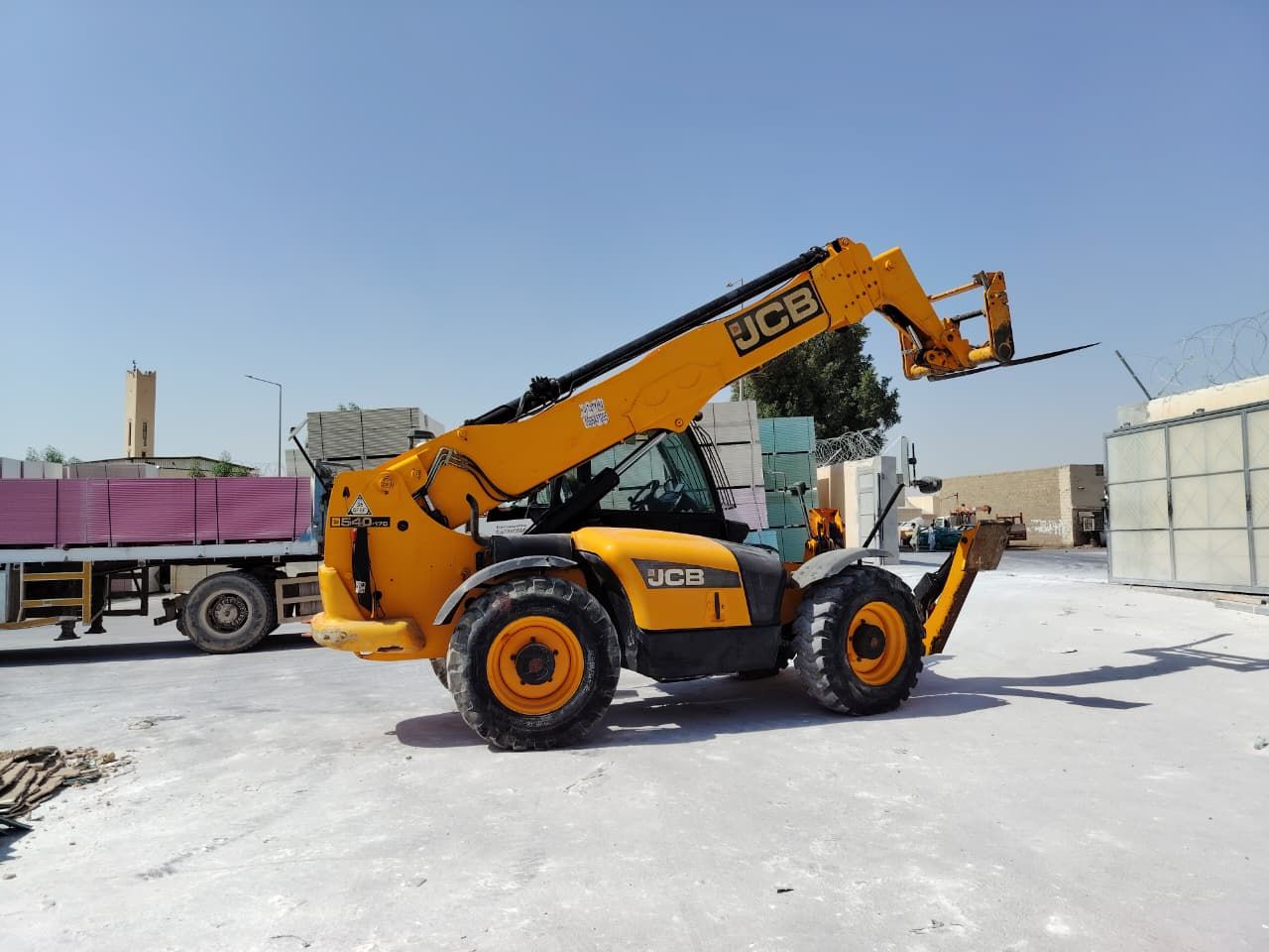 متوفر للإيجار سيزرلفت مان لفت رافعات شوكيه كرينات