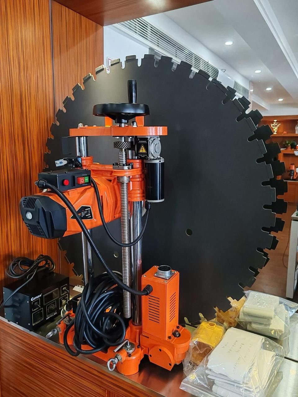 للقص جدران ابواب وانوفز وتكسير