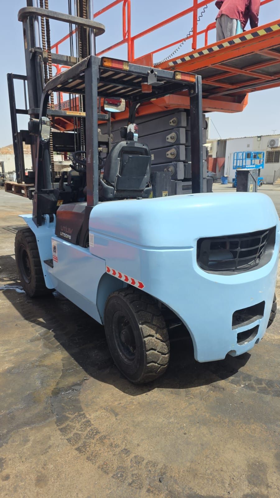 سقالات كهربائيه سيزرلفت للايجار في جده