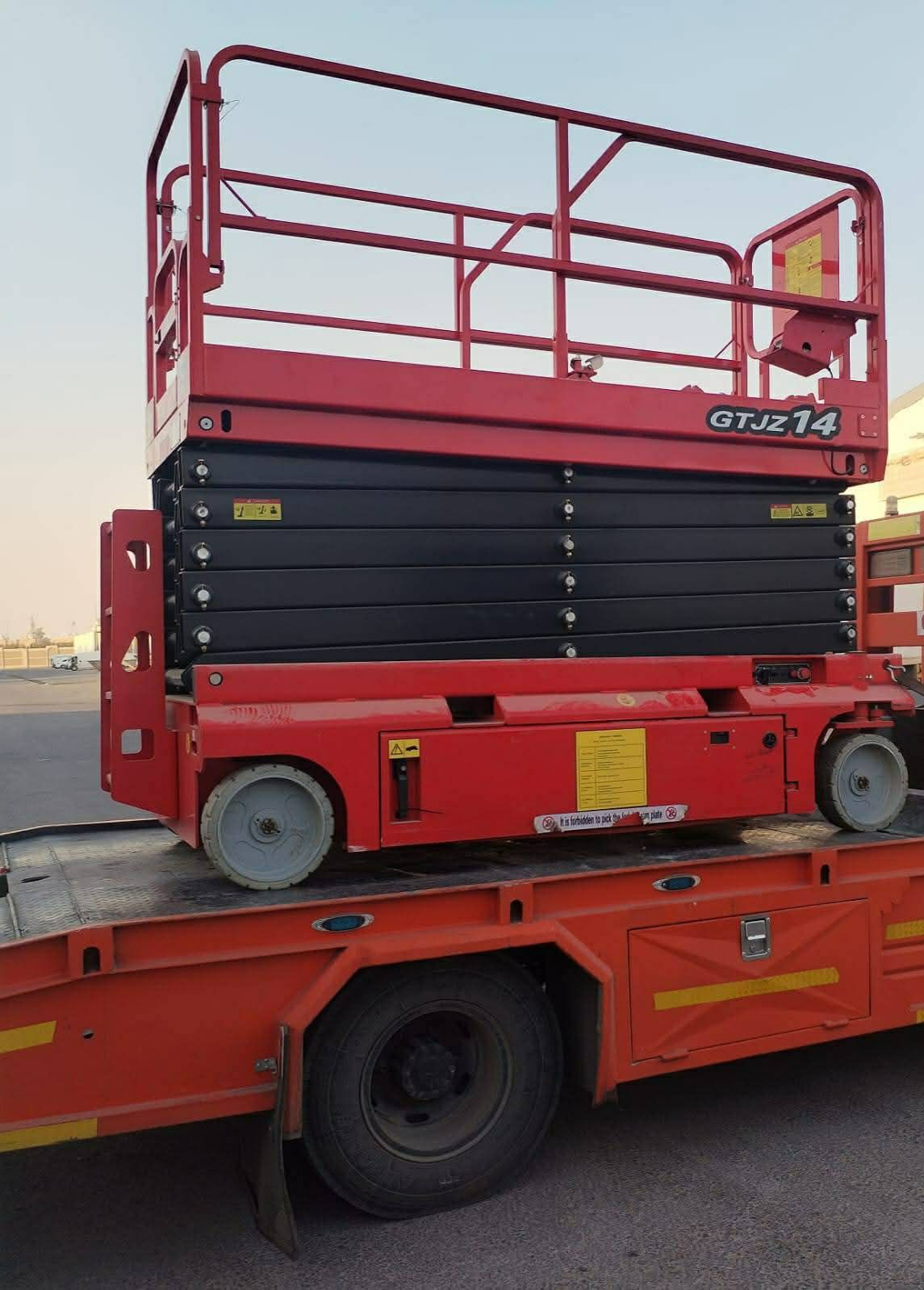 رافعات مقصية (سيزرلفت) 8–16 متر للإيجار في الدمام