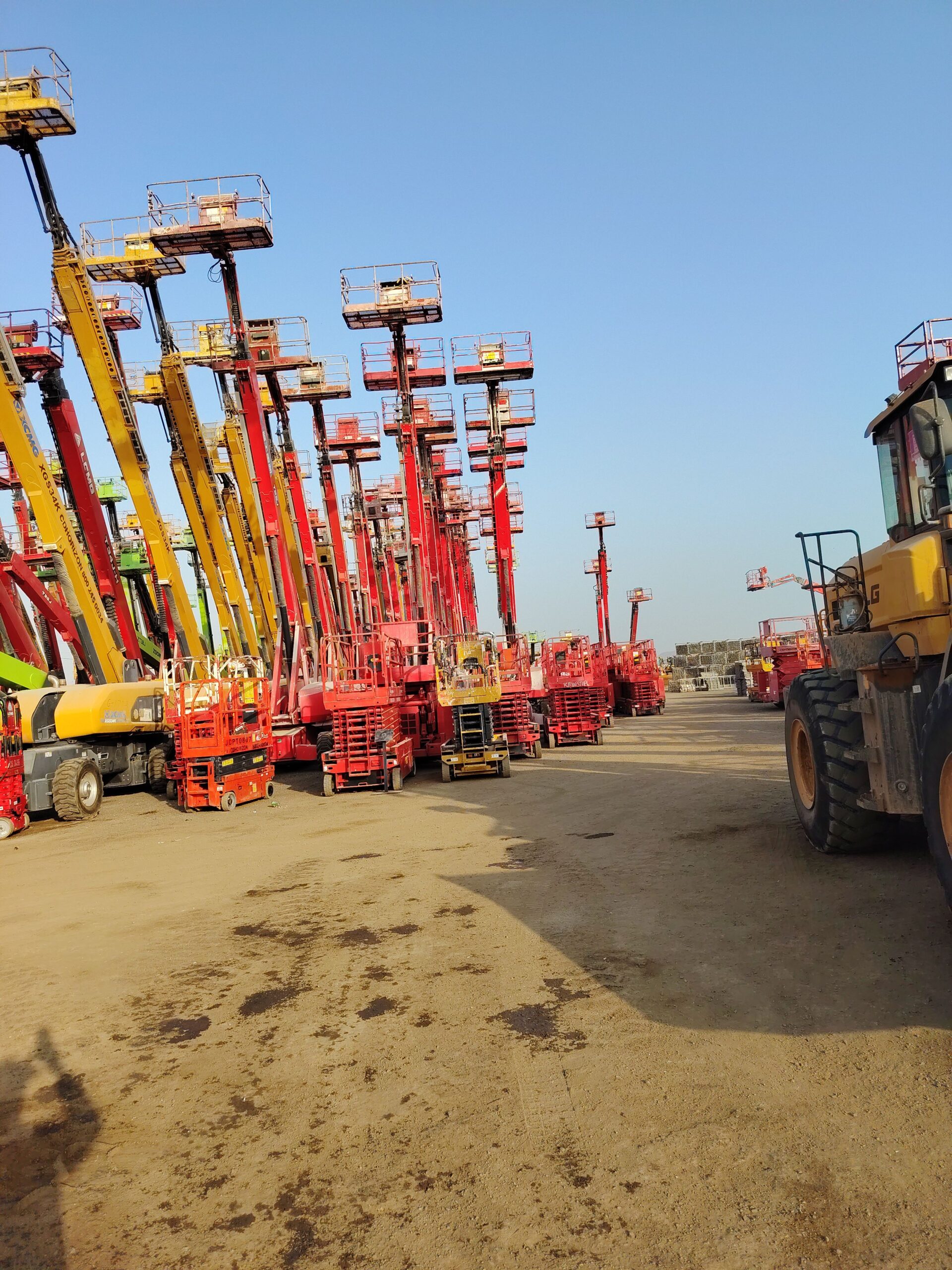 سيزر لفت ومان لفت ورافعات شوكيه وجي سي بي وبوم ترا