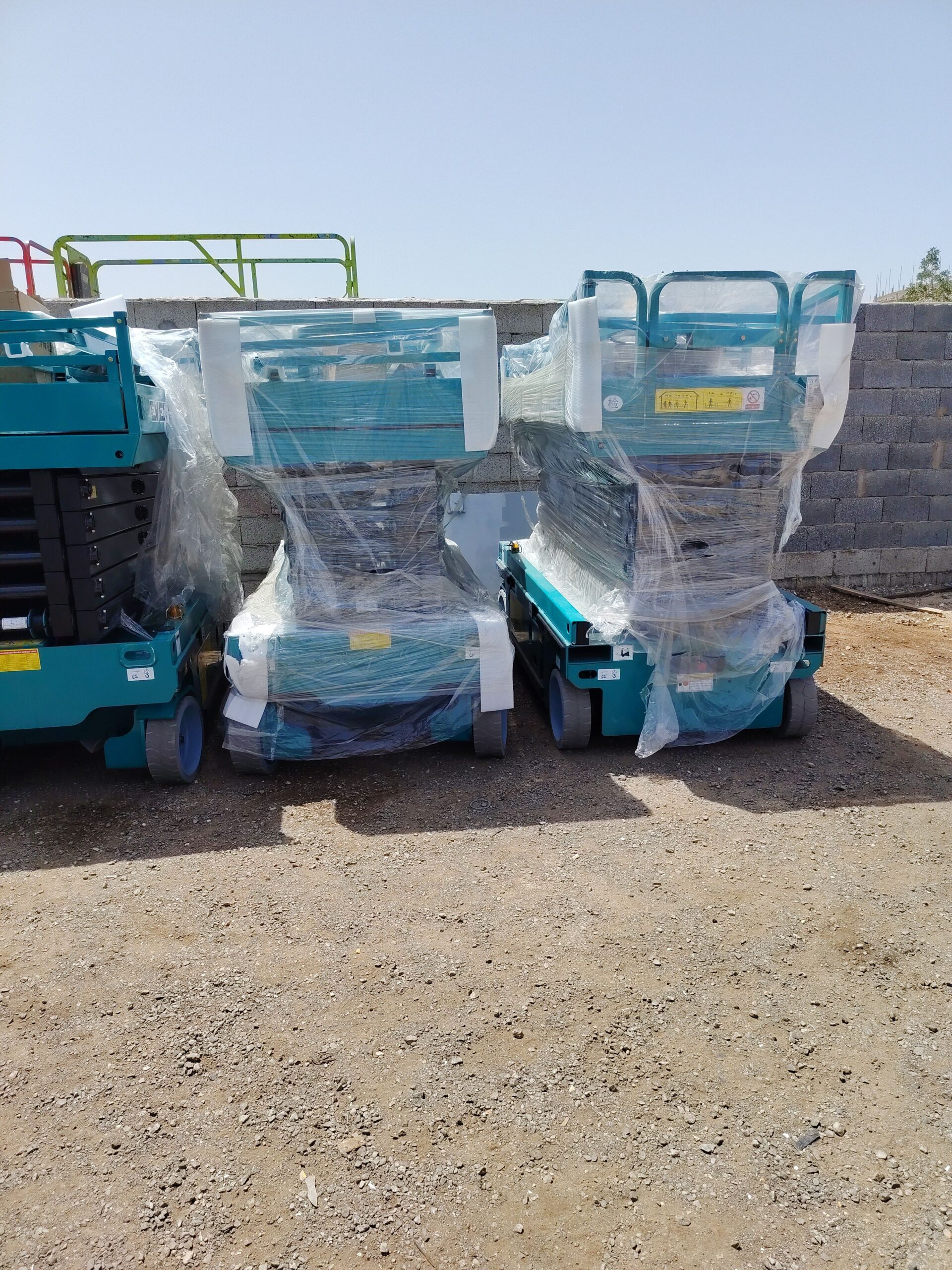 سيزر لفت ومان لفت ورافعات شوكيه وجي سي بي وبوم ترا