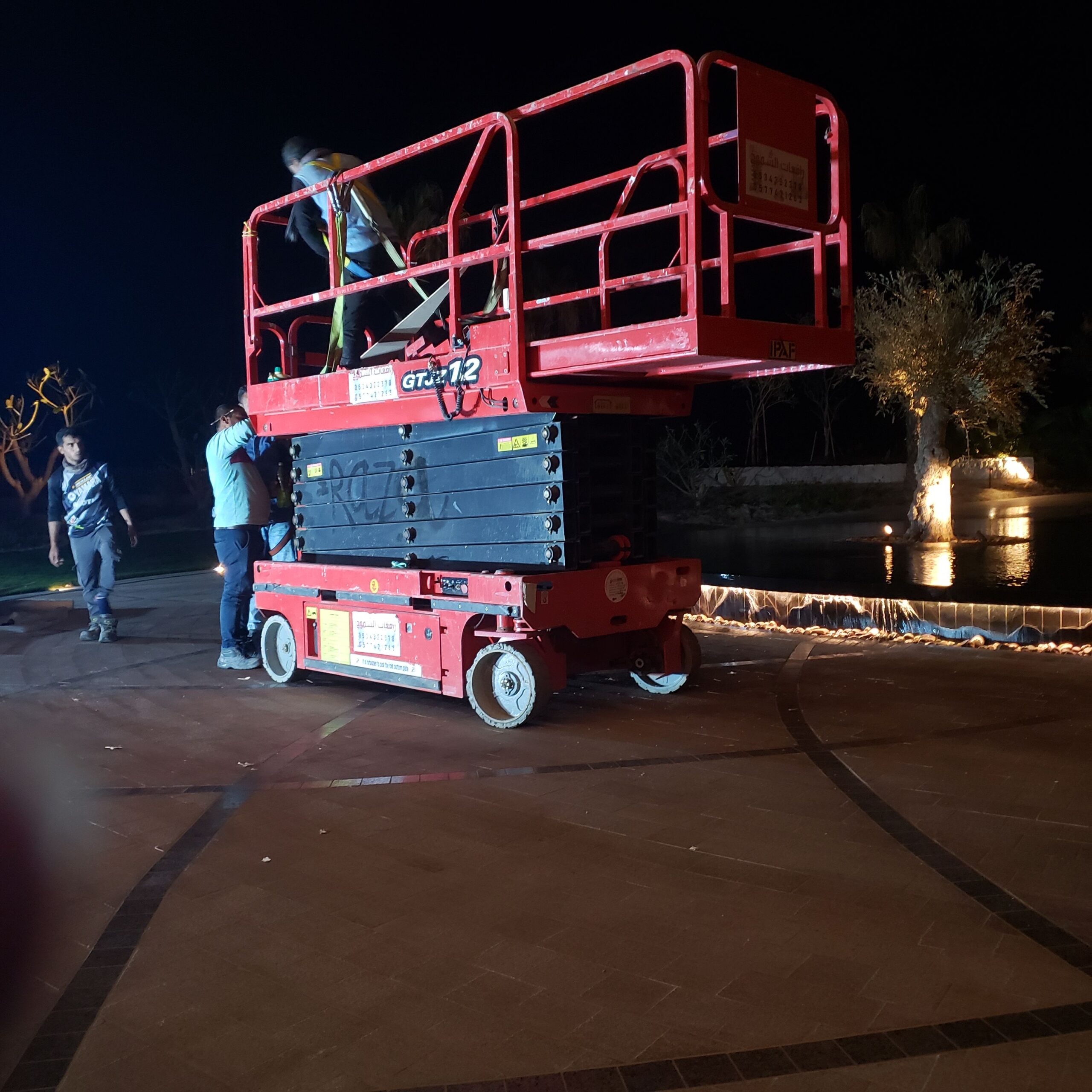 سيزرلفت مان لفت بوم لفت رافعات مقصية سقالات كهربائ