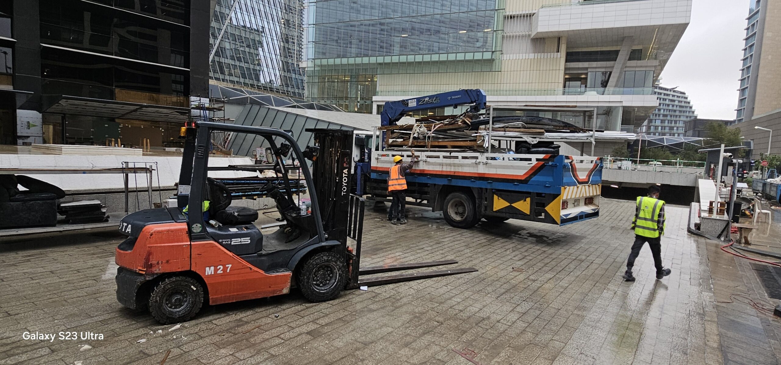 تاجير رافعه شوكية فوركلفت للايجار