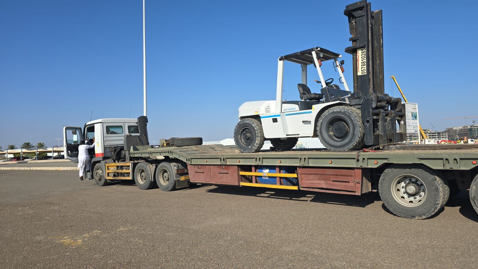 للايجار رافعات شوكية وسيزرات وكرينات في المدينه ال