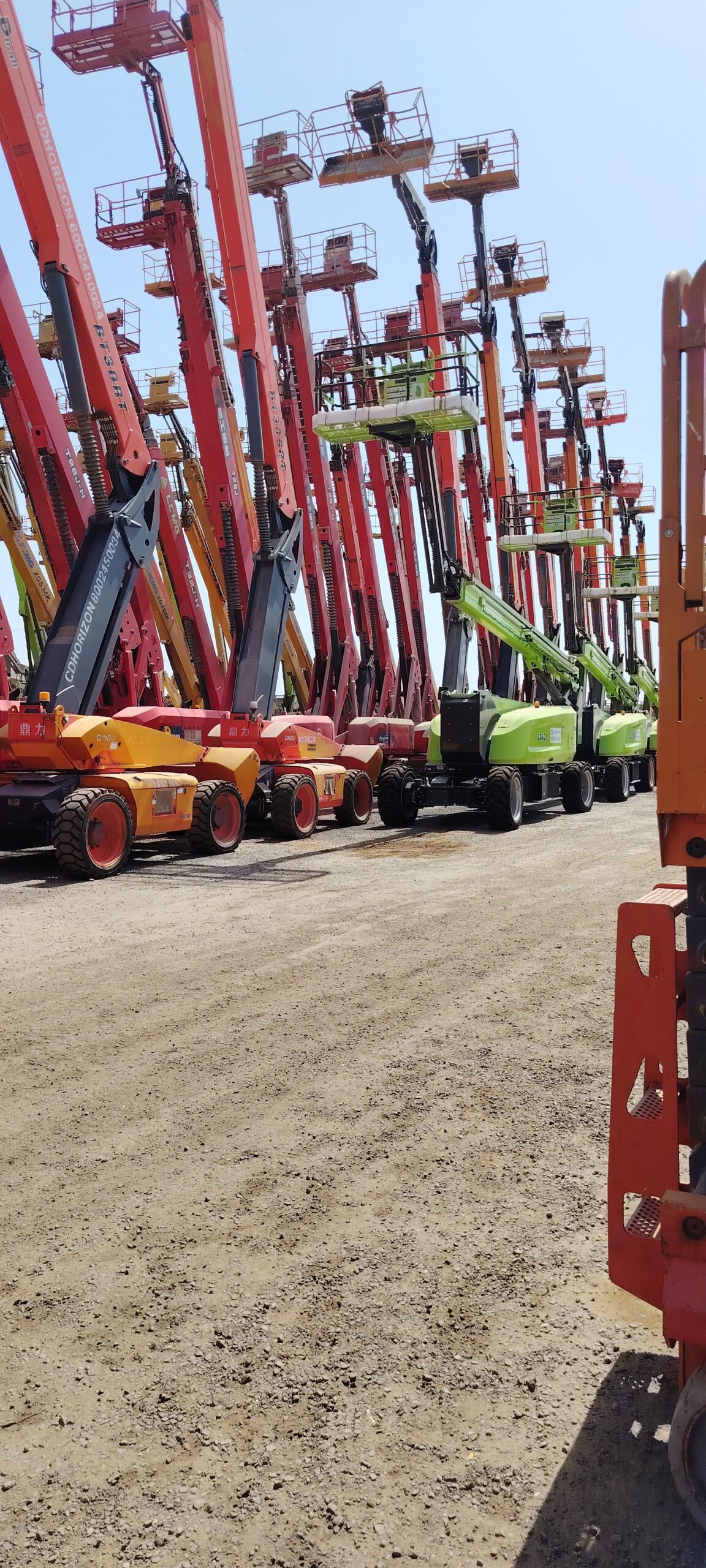 رافعات شوكية وسيزر لفت ومان لفت وكرينات وجي سي بي