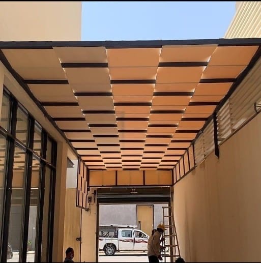 مظلات مواقف سيارات ثابتة ومتحركة وجلسات قماش Pvc ك