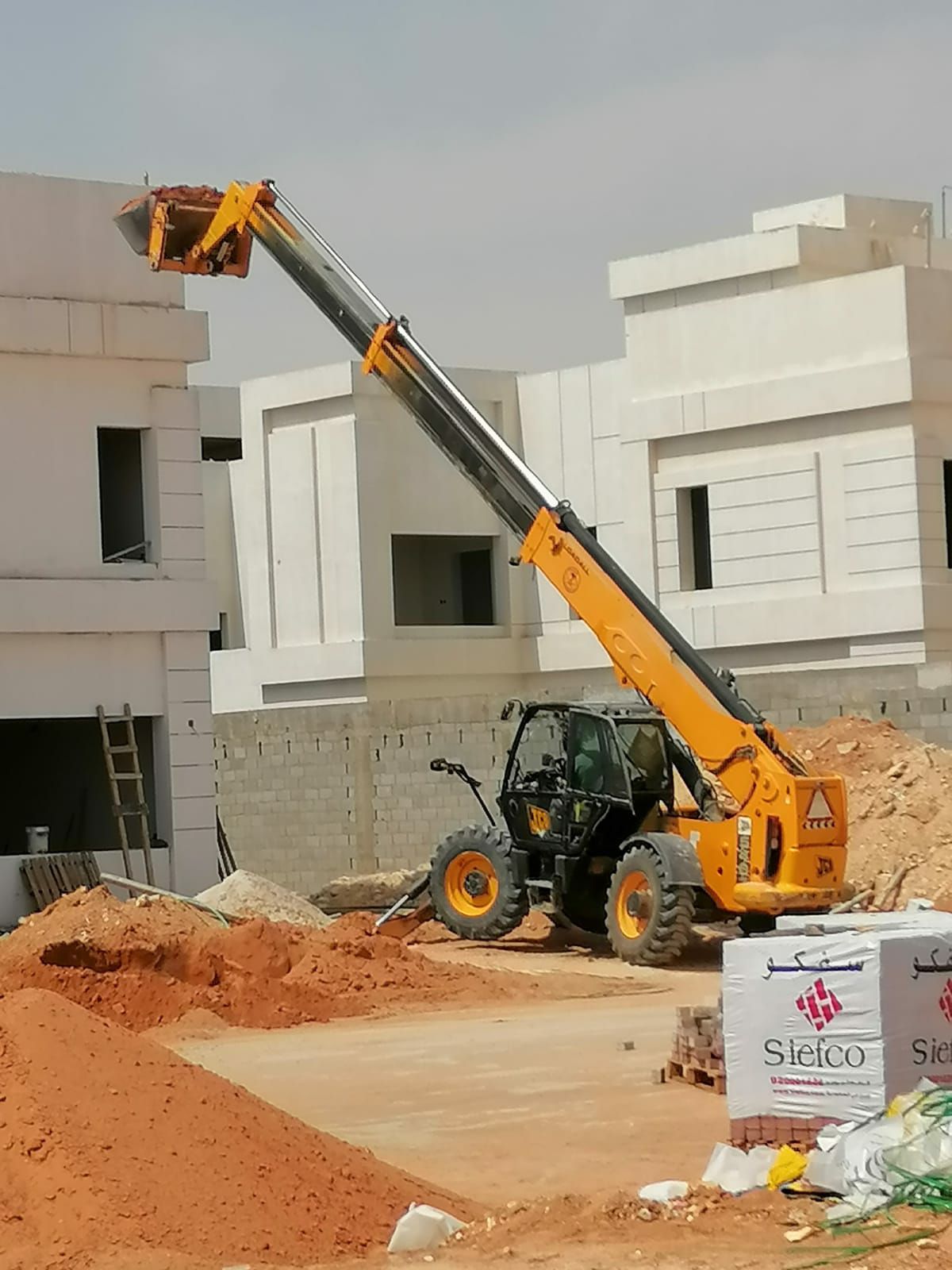 جي سي بي تليهاندر للايجار مرلوهات للايجار رافعات ت