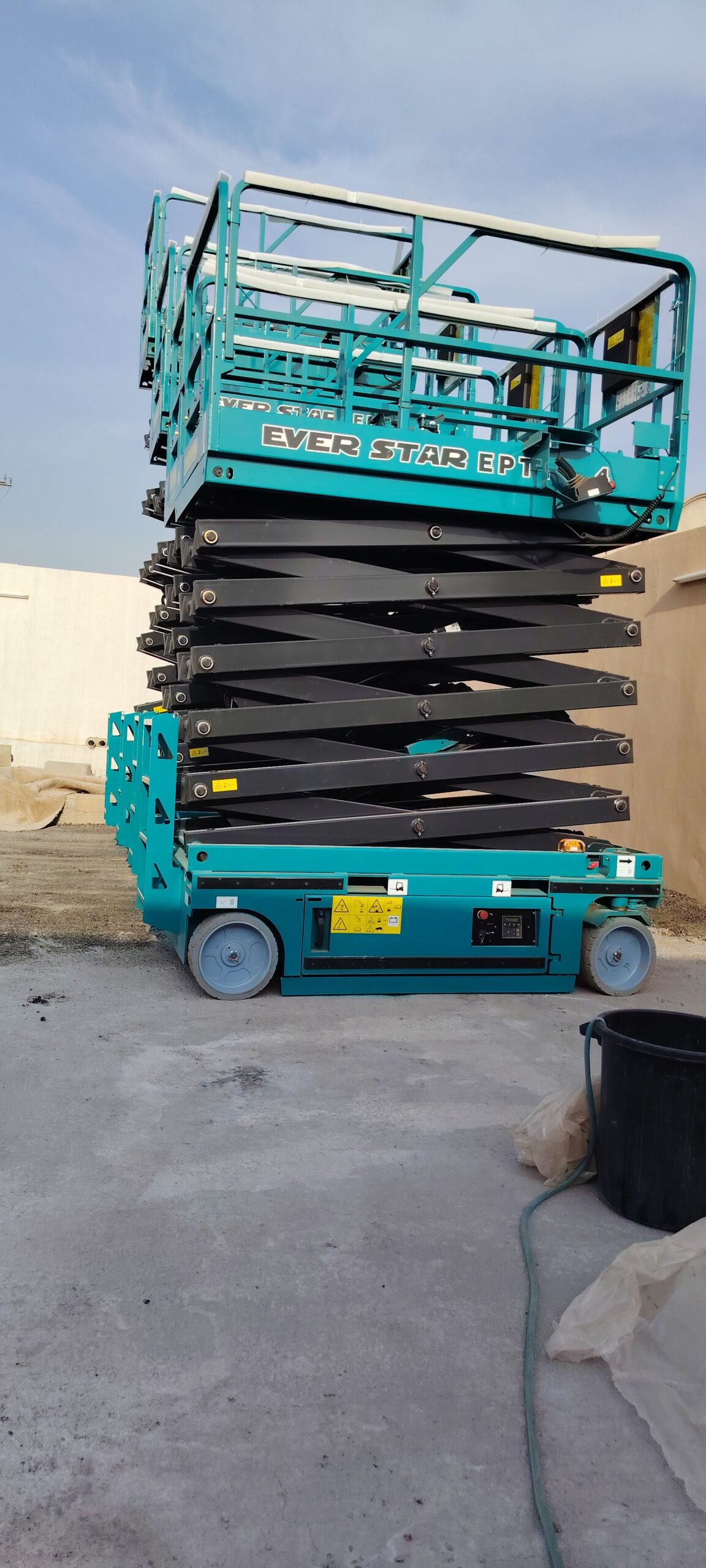 مان لفت وسيزر لفت ورافعات شوكيه وجي سي بي وبوم لفت