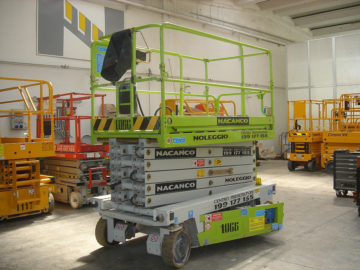 تأجير (سيزر لفت) رافعات مقصية للايجار الدمام