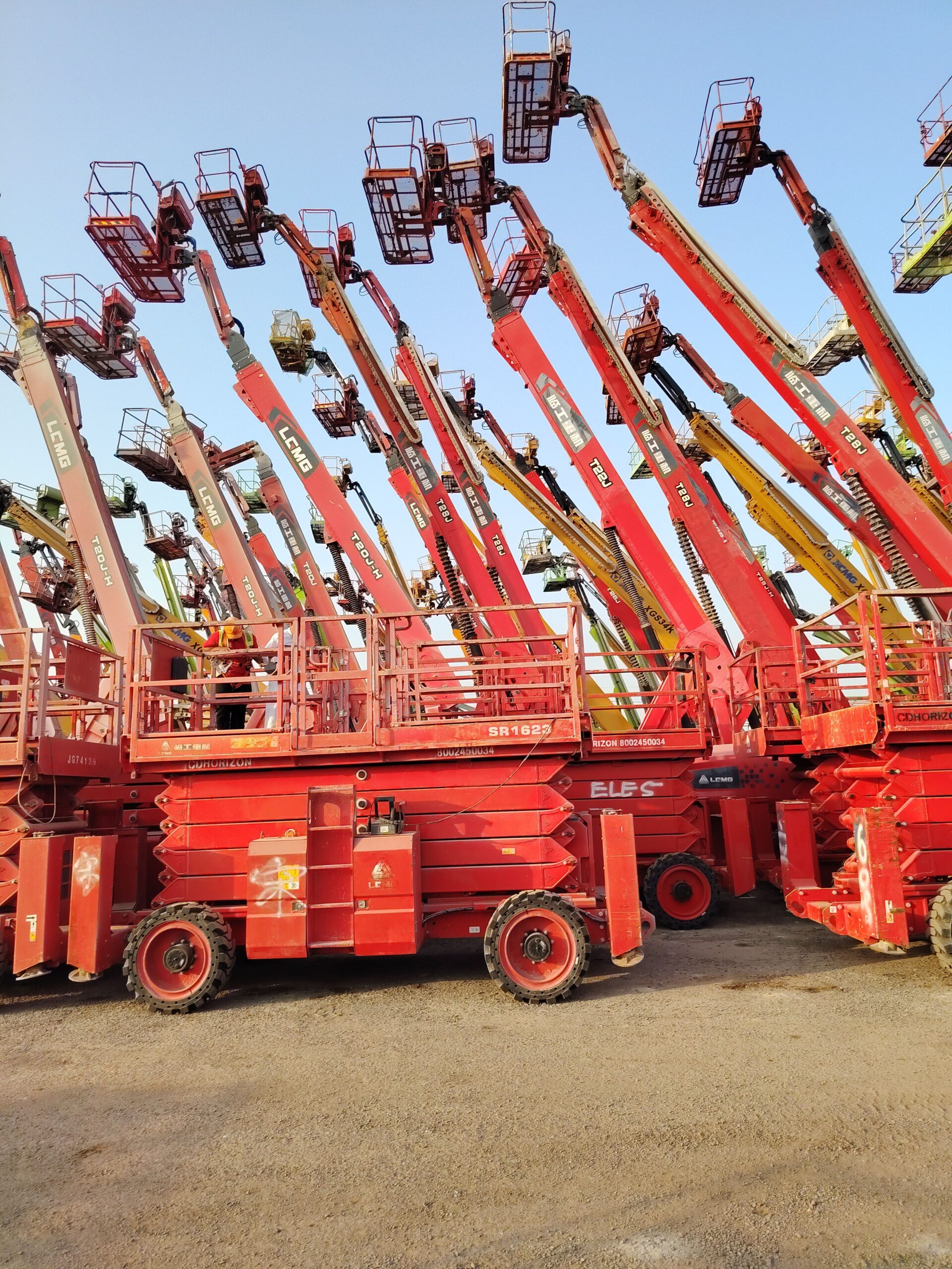 سيزر لفت ومان لفت ورافعات شوكيه وجي سي بي وبوم لفت