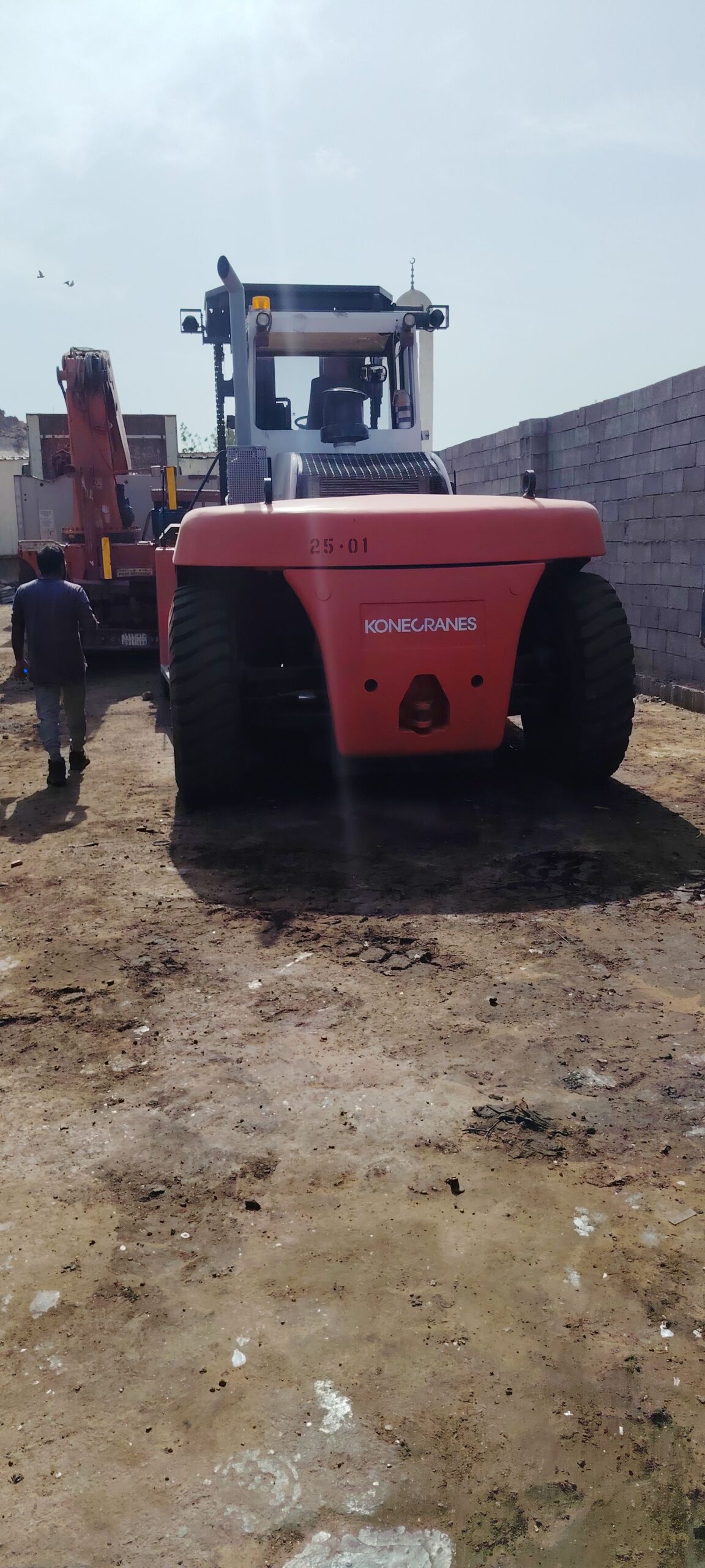 مان لفت وسيزر لفت ورافعات شوكيه وجي سي بي وبوم لفت