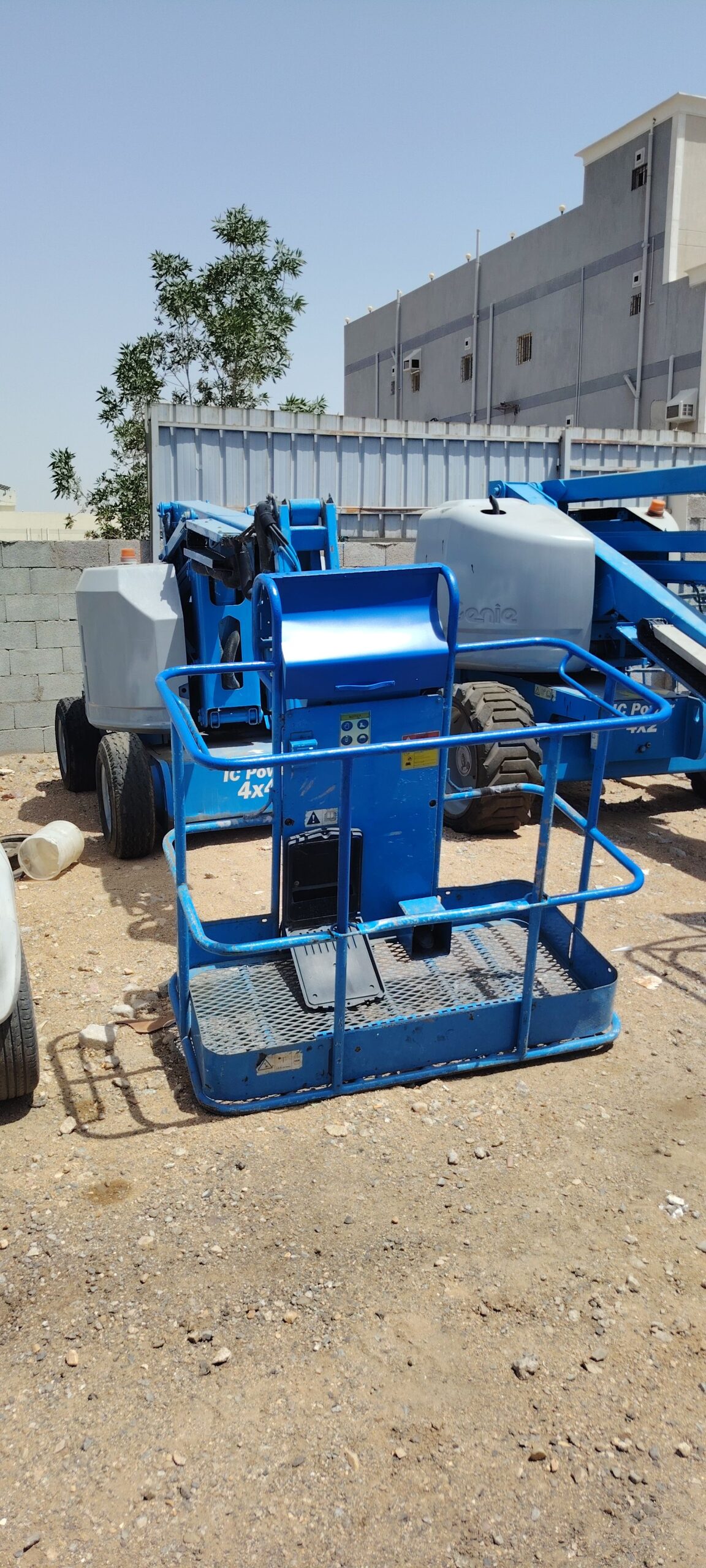 سيزرلفت للايجار، مان لفت للايجار، فوركلفت وكرينات