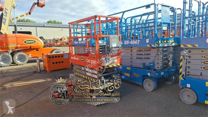 فوركلفت سيزر لفت مان لفت للإيجار الرياض