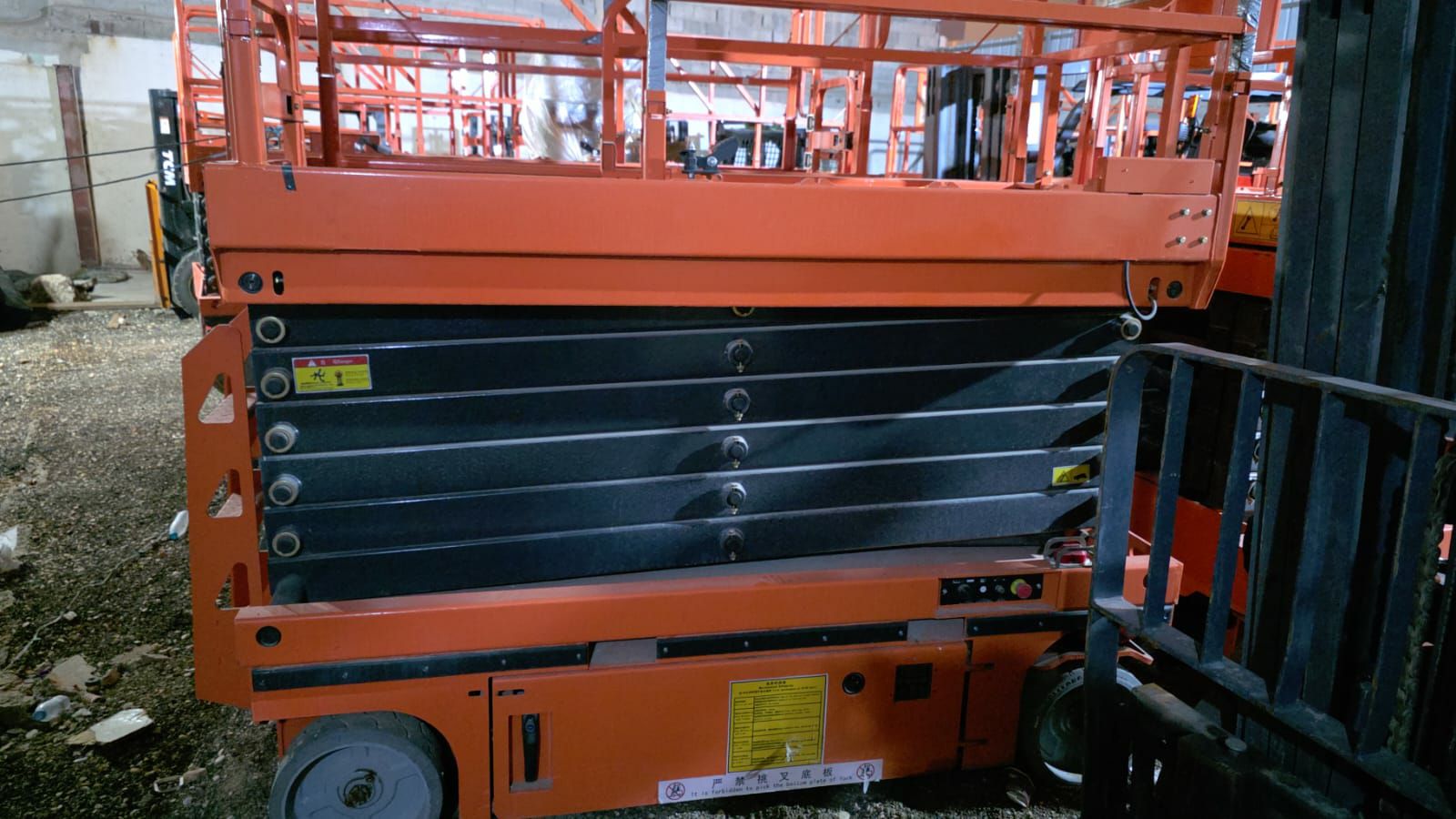 سيزرلفت للإيجار بالدمام وجدة | رافعة مقصية | ديزل