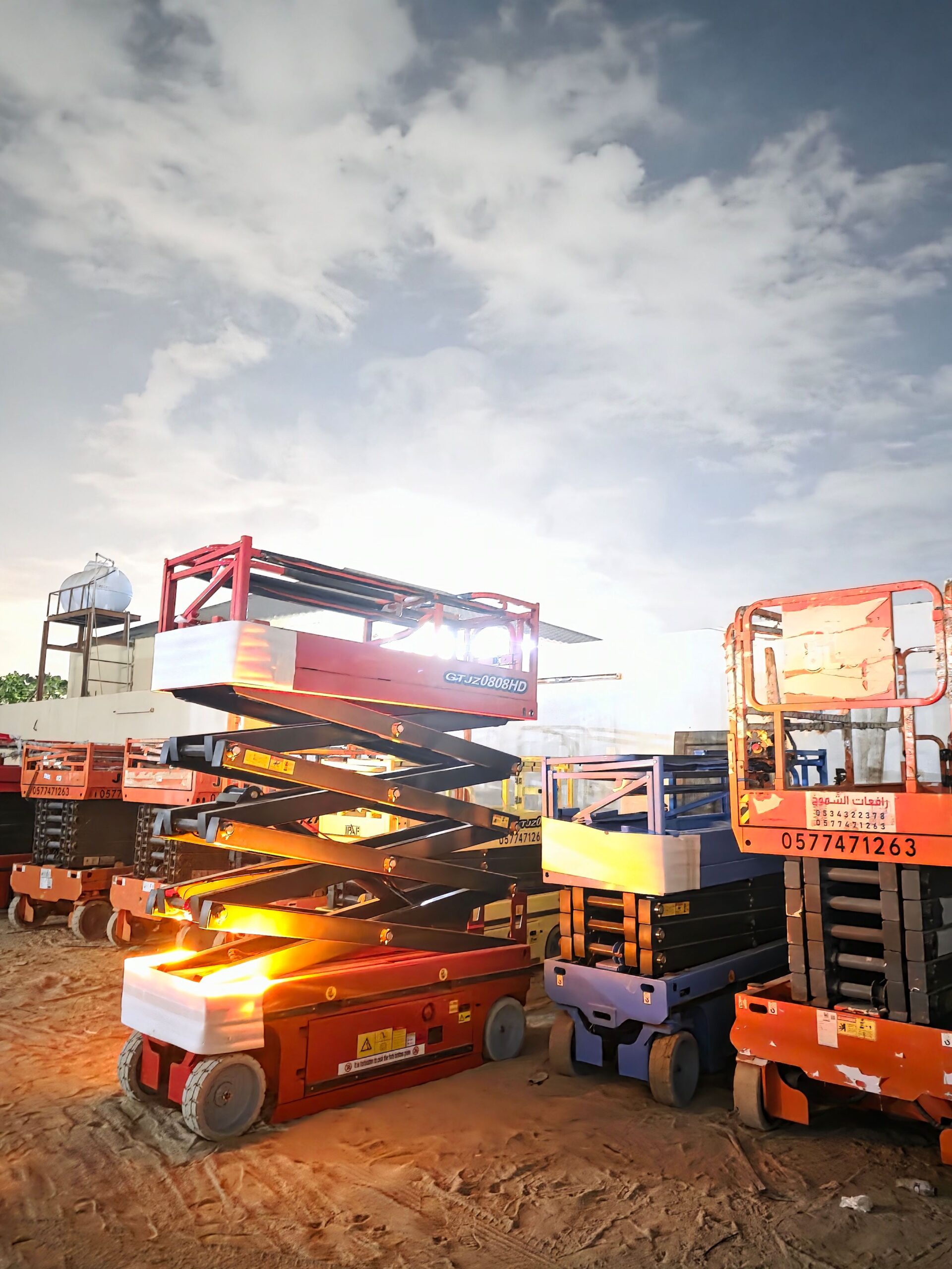 سيزر لفت 8متر للايجار سيزرات لفت كهرباء للايجار بج