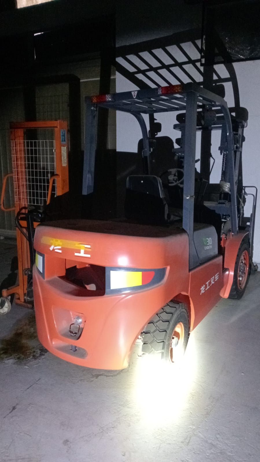 سيزر لفت للايجار ،مانلفت للايجار،فوركلفت وكرينات و