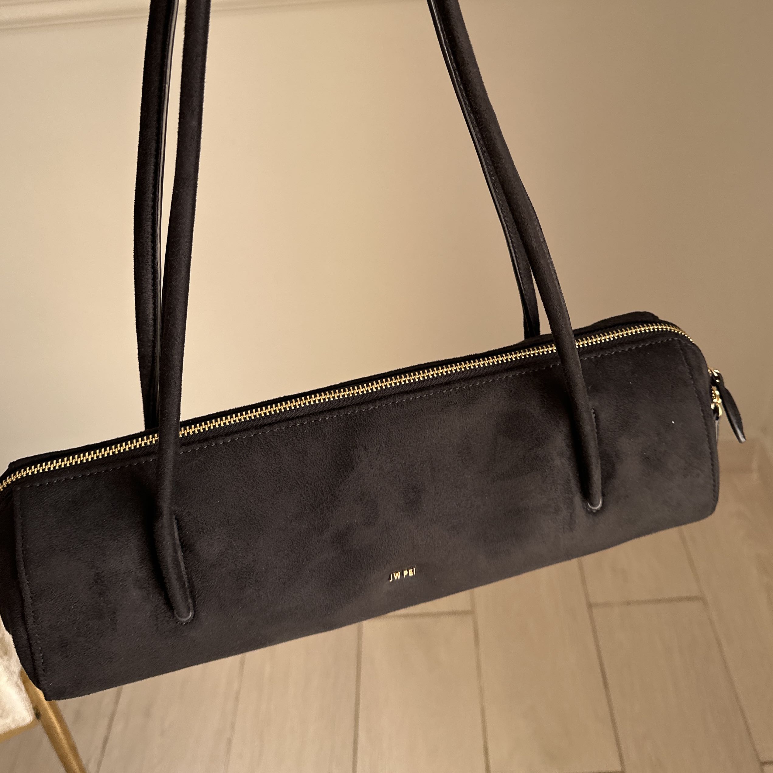 شنطة JW PEI أصلية جديدة لون أسود أنيقة