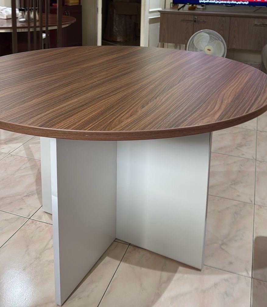 طاولة طعام او اجتماعات تصلح لكل شي