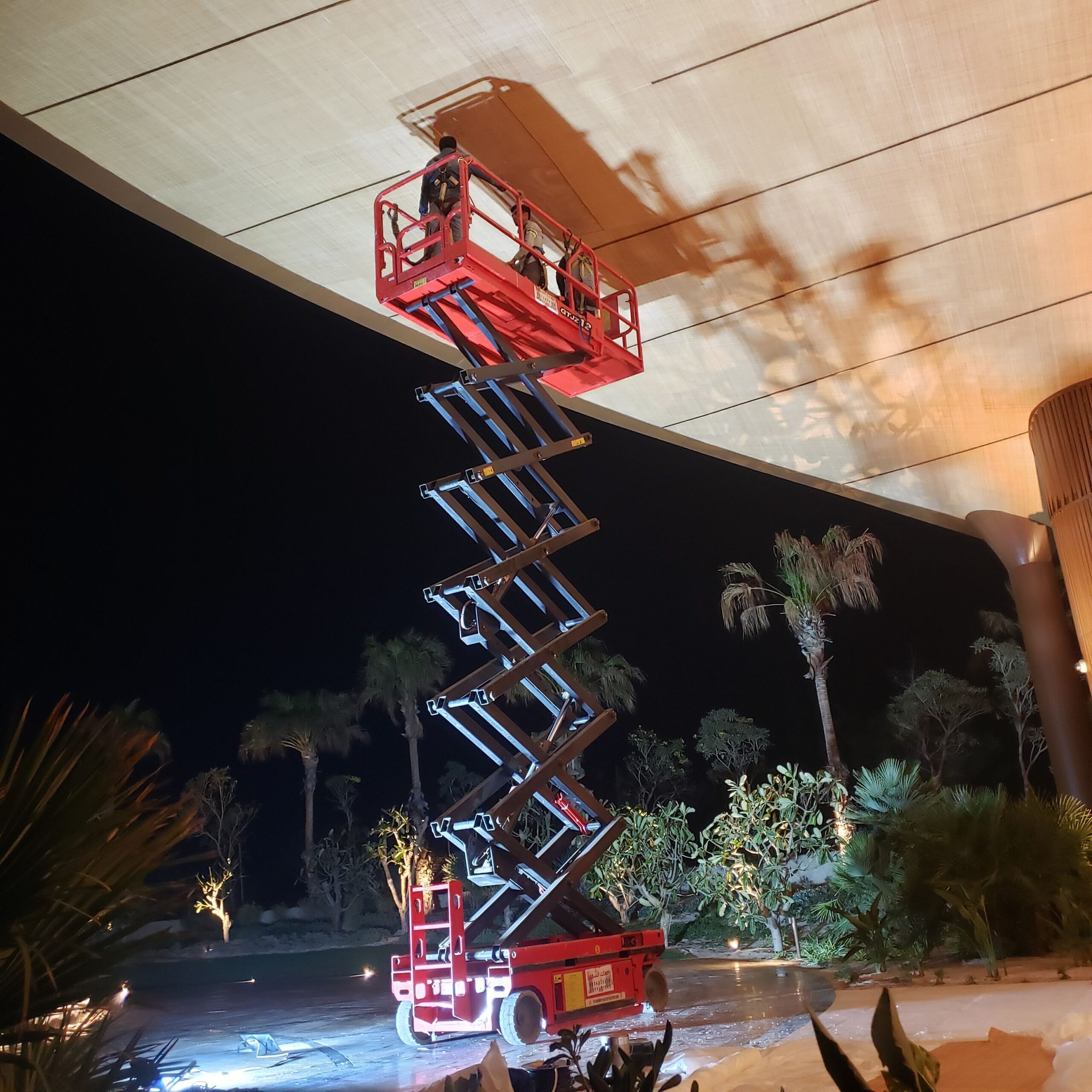 سيزرلفت مانلفت رافعات مقصية سقالات كهرباء مكة جدة