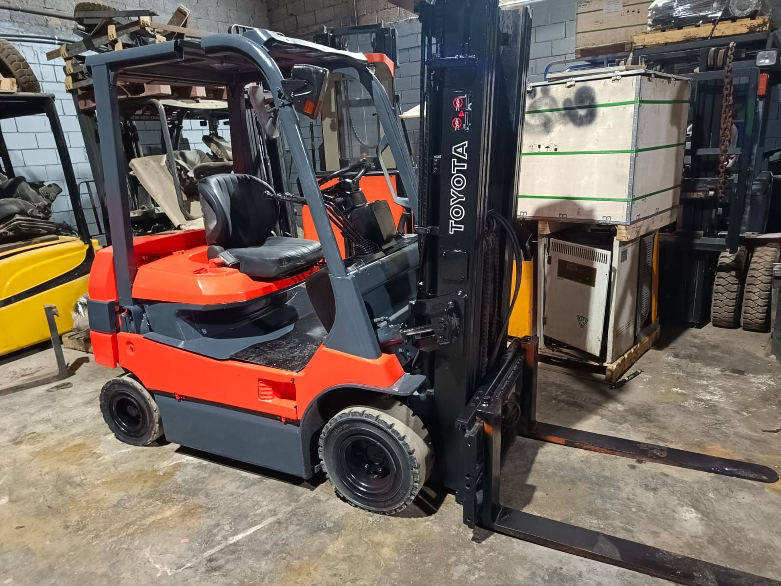 فوركلفت رافعه شوكيه للايجار