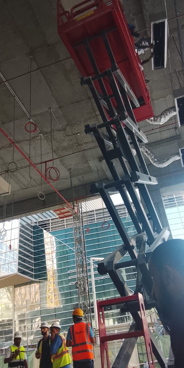 متوفر للإيجار سيزرلفت مان لفت رافعات شوكيه كرينات