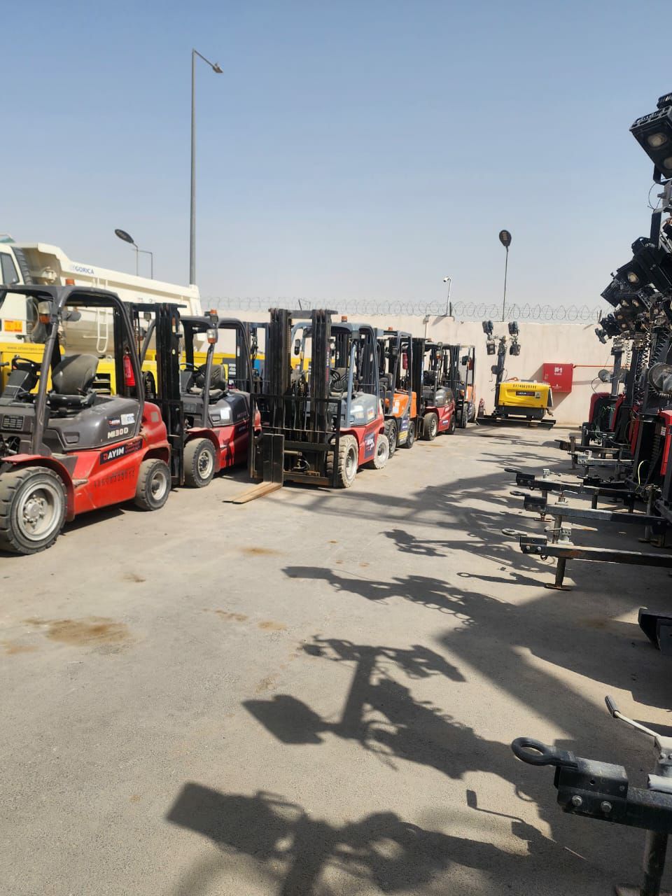 مان لفت سيزرلفت رافعات شوكية للإيجار