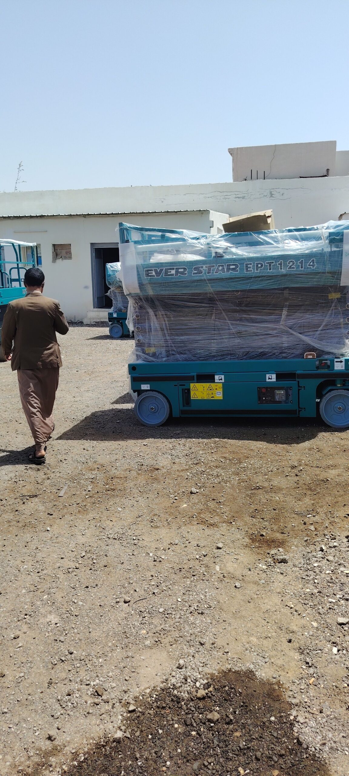 سيزرلفت للايجار، مانلفت للايجار، فوركلفت وكرينات و