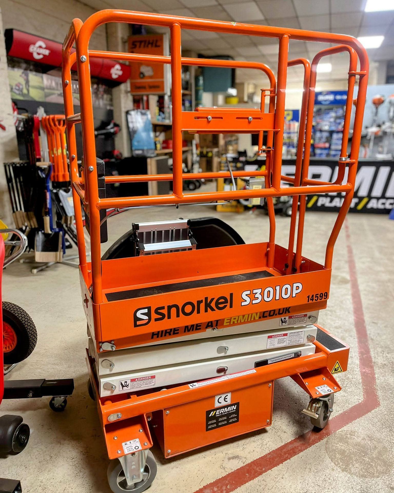 تأجير رافعات مقصية سيزرلفت / 8–18م للإيجار بالدمام