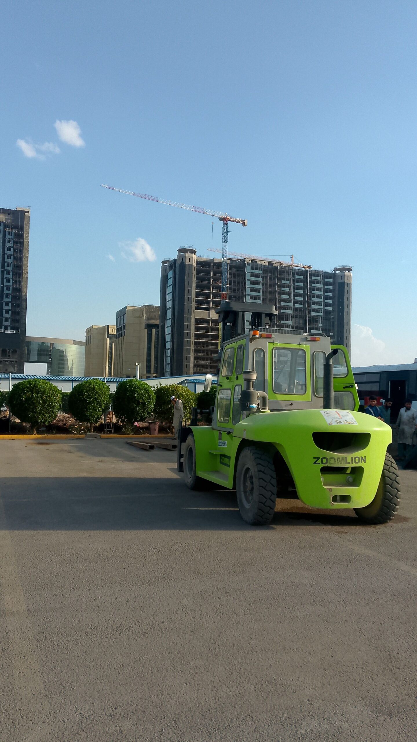 رافعات شوكية وسيزرات وكرينات في المدينه المنوره لل