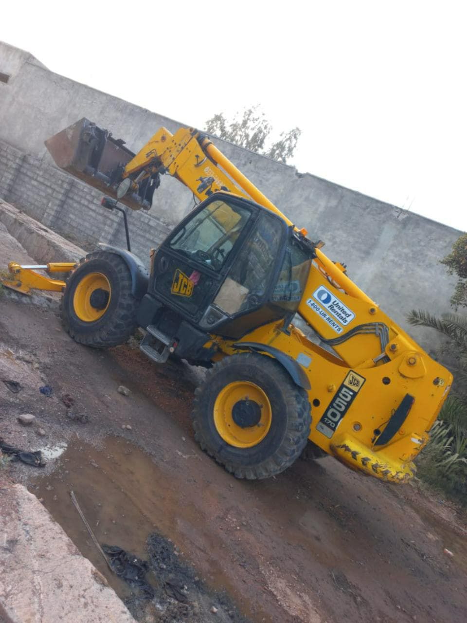 مرلوهات للايجار جي سي بي تليهاندر للايجار رافعات ت