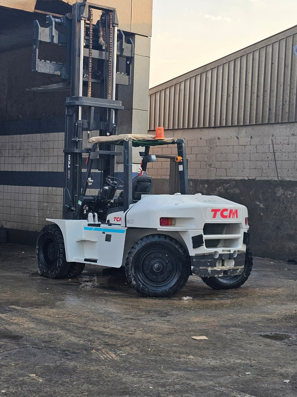 رافعات شوكيه للايجار تاجير رافعات شوكيه فوركلفت