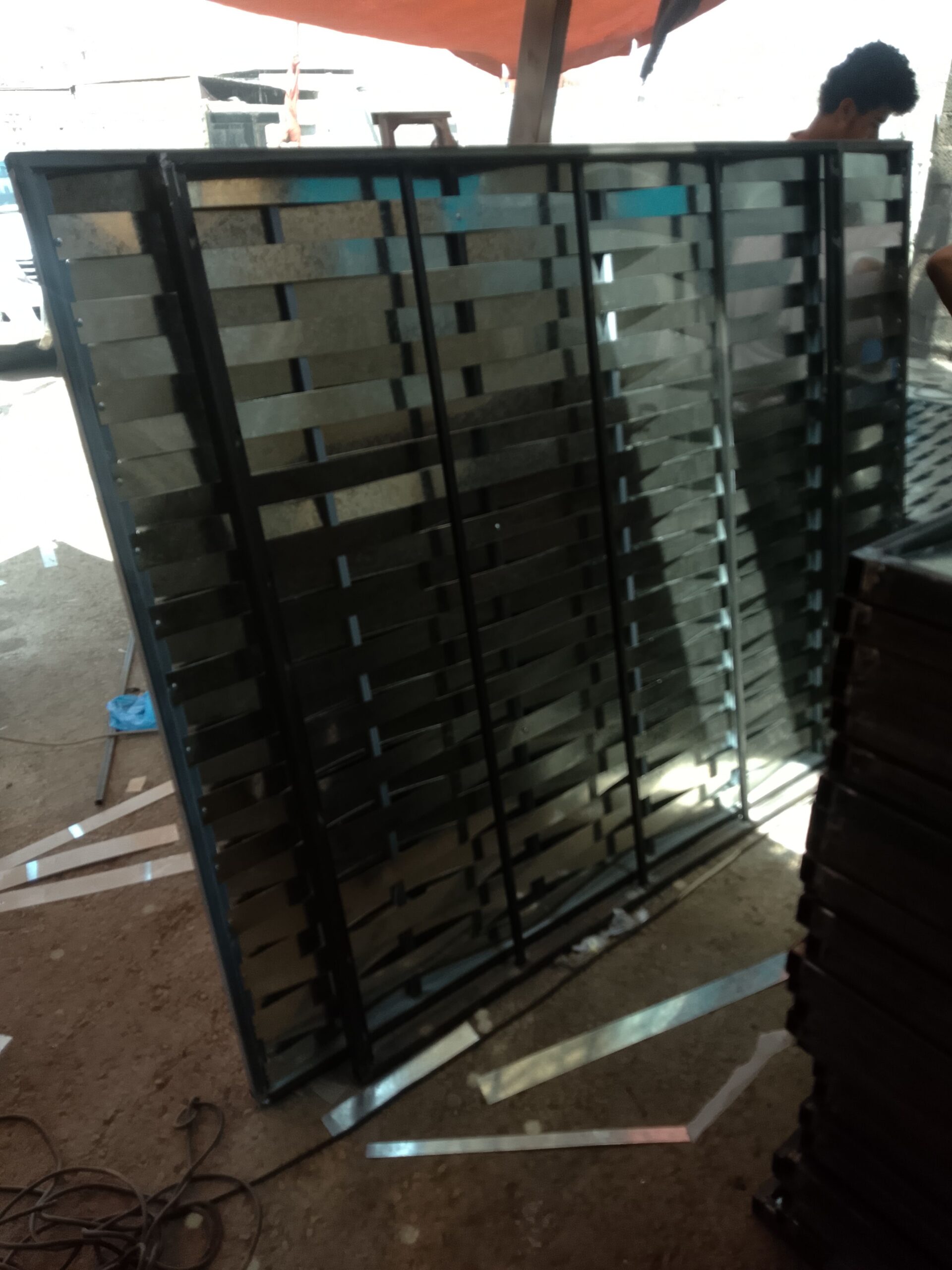 تركيب ساندوتش بانل : عملية تركيب ساندوتش بانل | اس