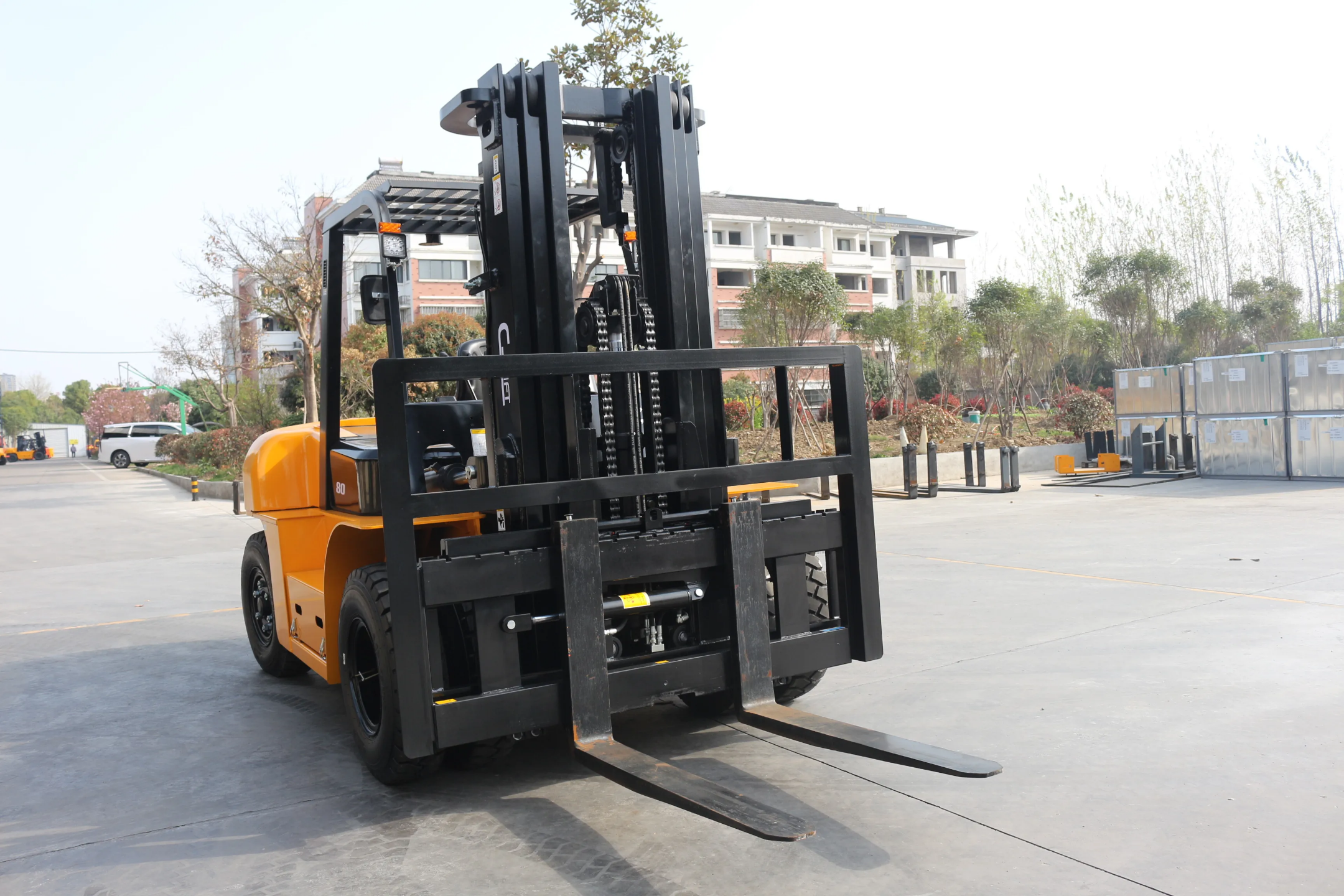 تأجير فوركلفت في جدة | رافعات شوكية 1–25 طن | السا