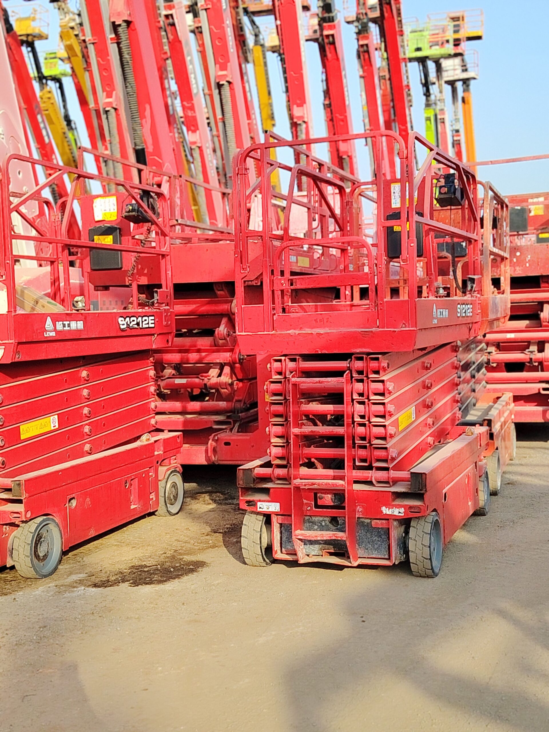 سيزر لفت ومان لفت ورافعات شوكيه وجي سي بي وبوم ترا