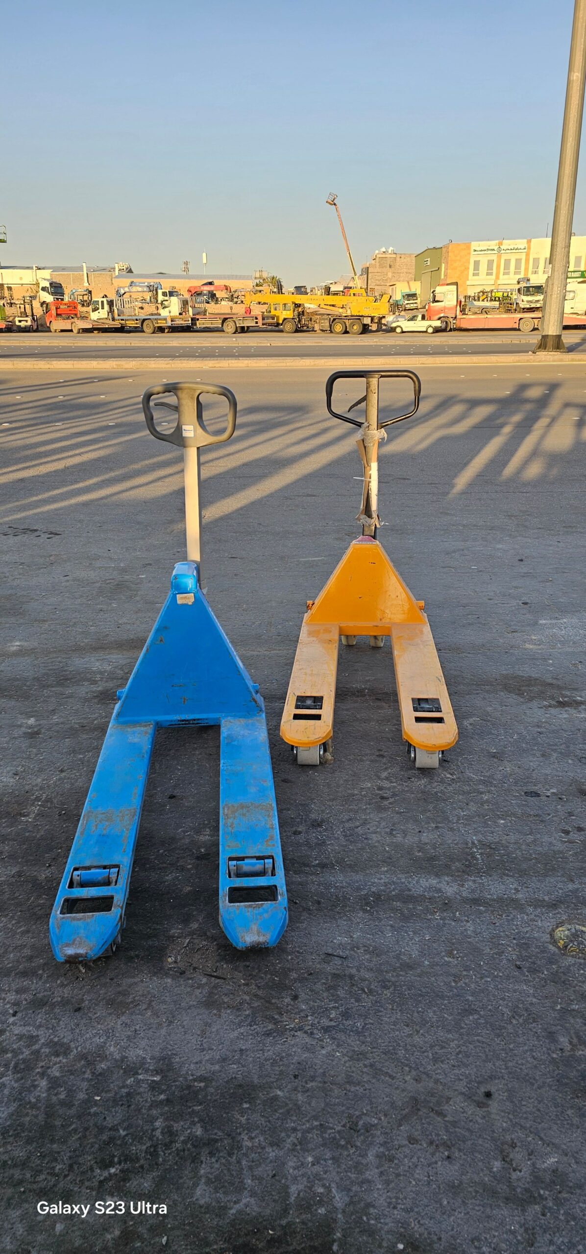 تاجير رافعه شوكية فوركلفت ورافعه يدوية جاك