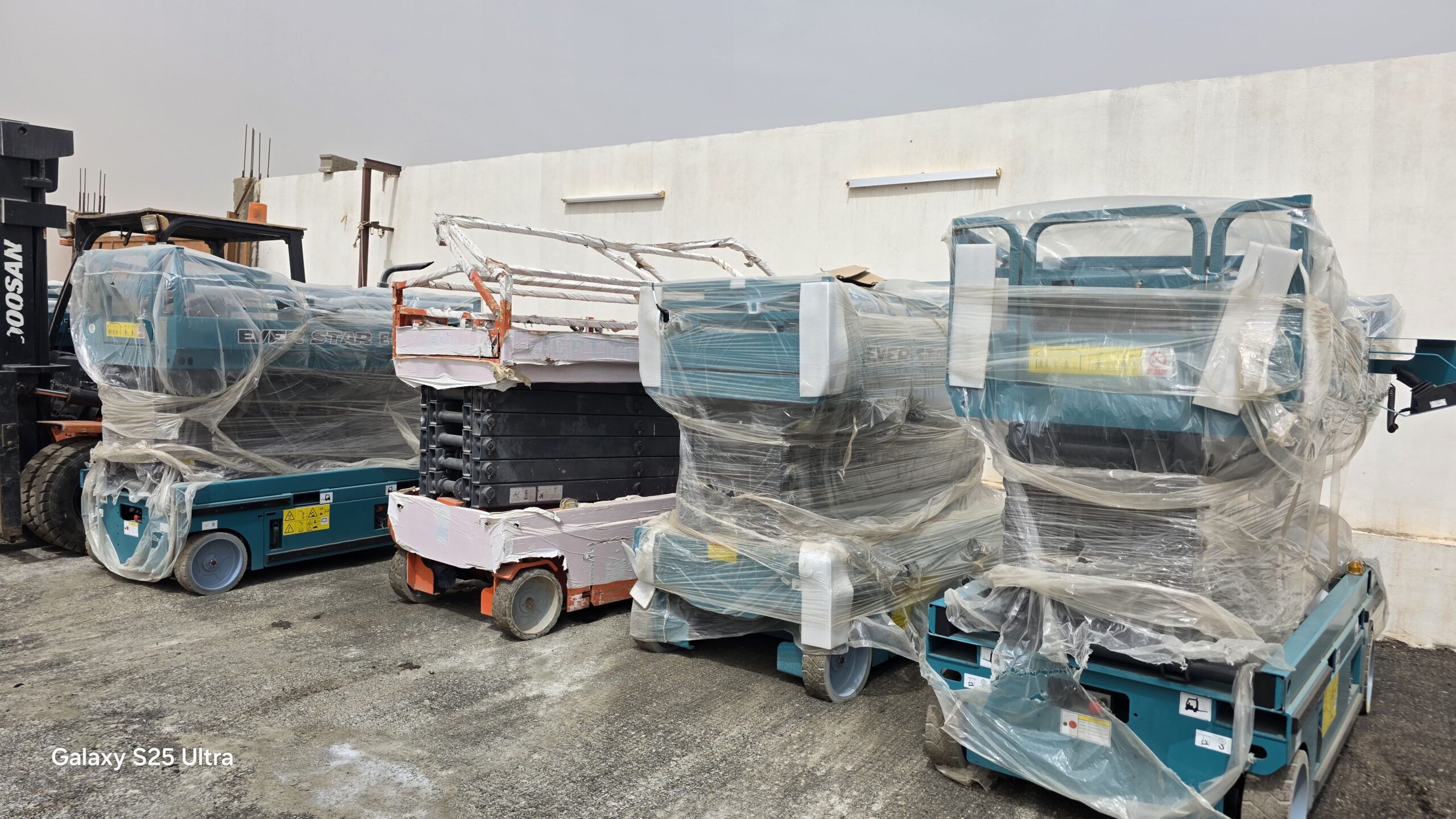 سيزر لفت للايجار رافعه شوكيه للايجار مانلفت للايجا