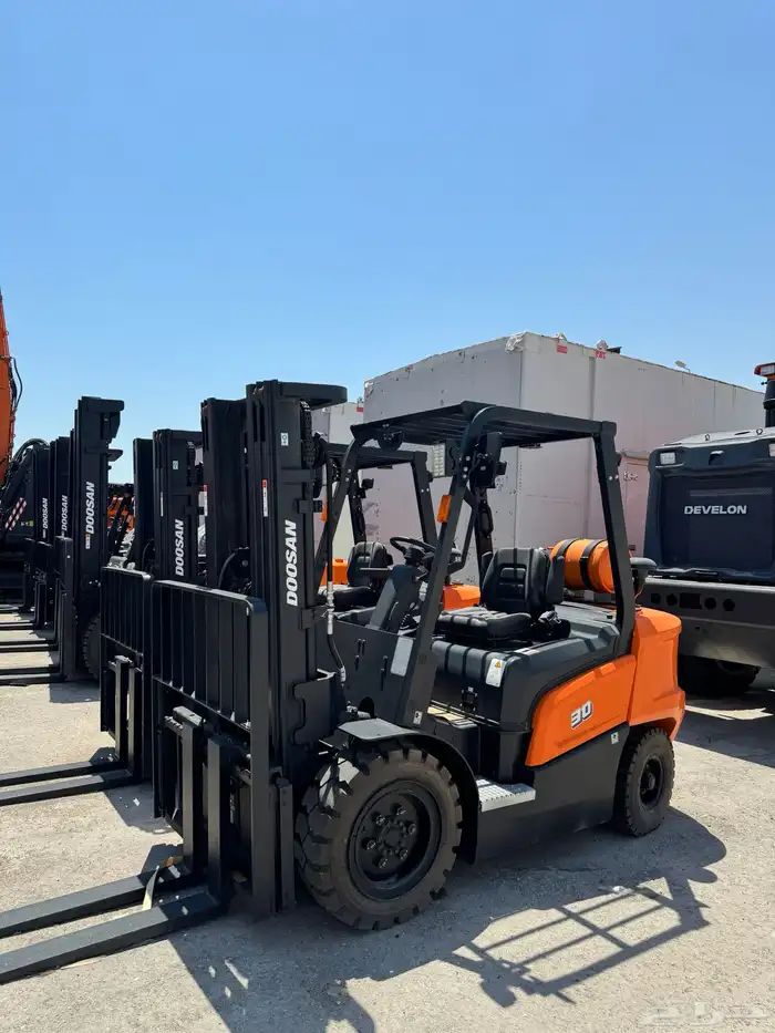 رافعات شوكية للإيجار سيزر لفت للإيجار بالرياض