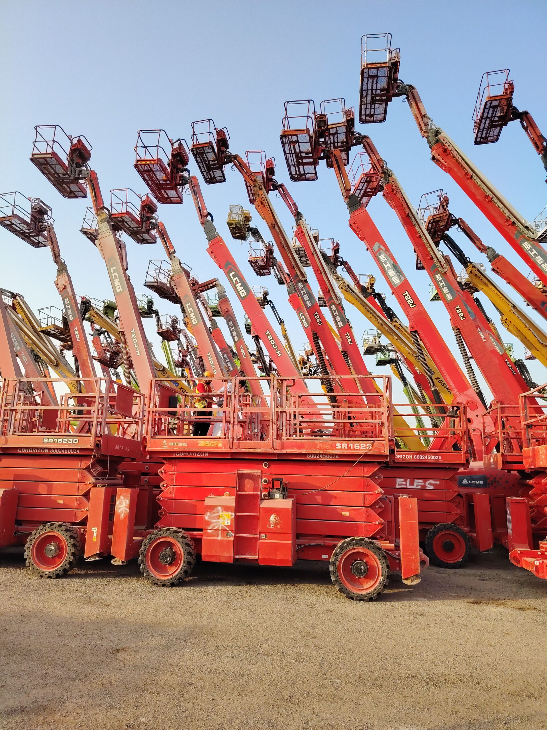 سيزر لفت ومان لفت ورافعات شوكيه وجي سي بي وبوم لفت