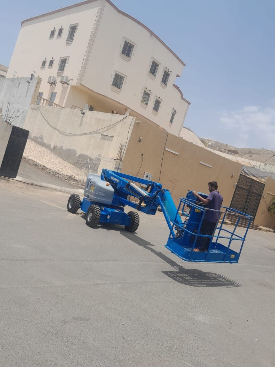 سيزر لفت للايجار رافعه شوكيه للايجار مانلفت للايجا