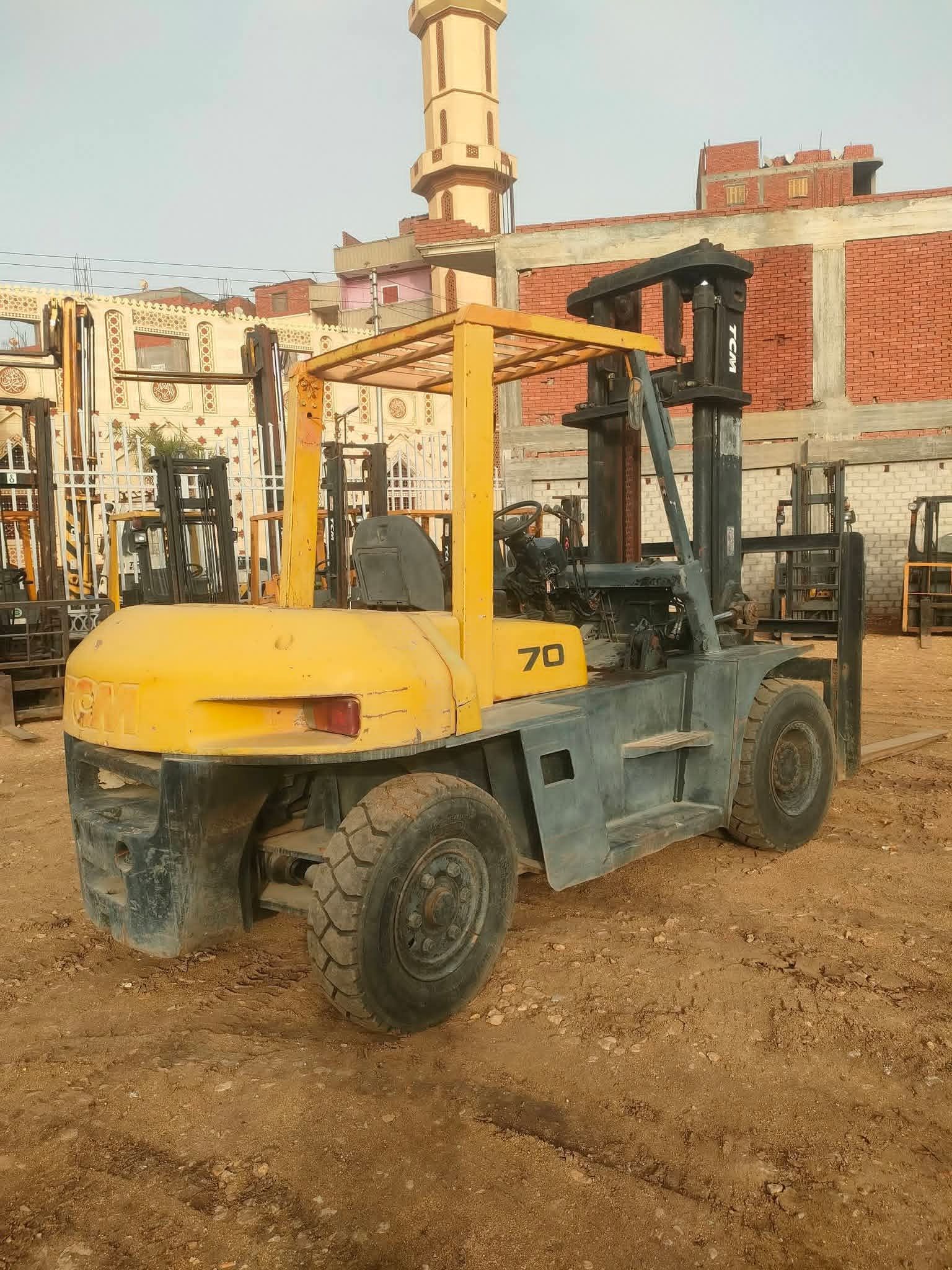 رافعات شوكية فوركلفت للايجار الرياض 25طن