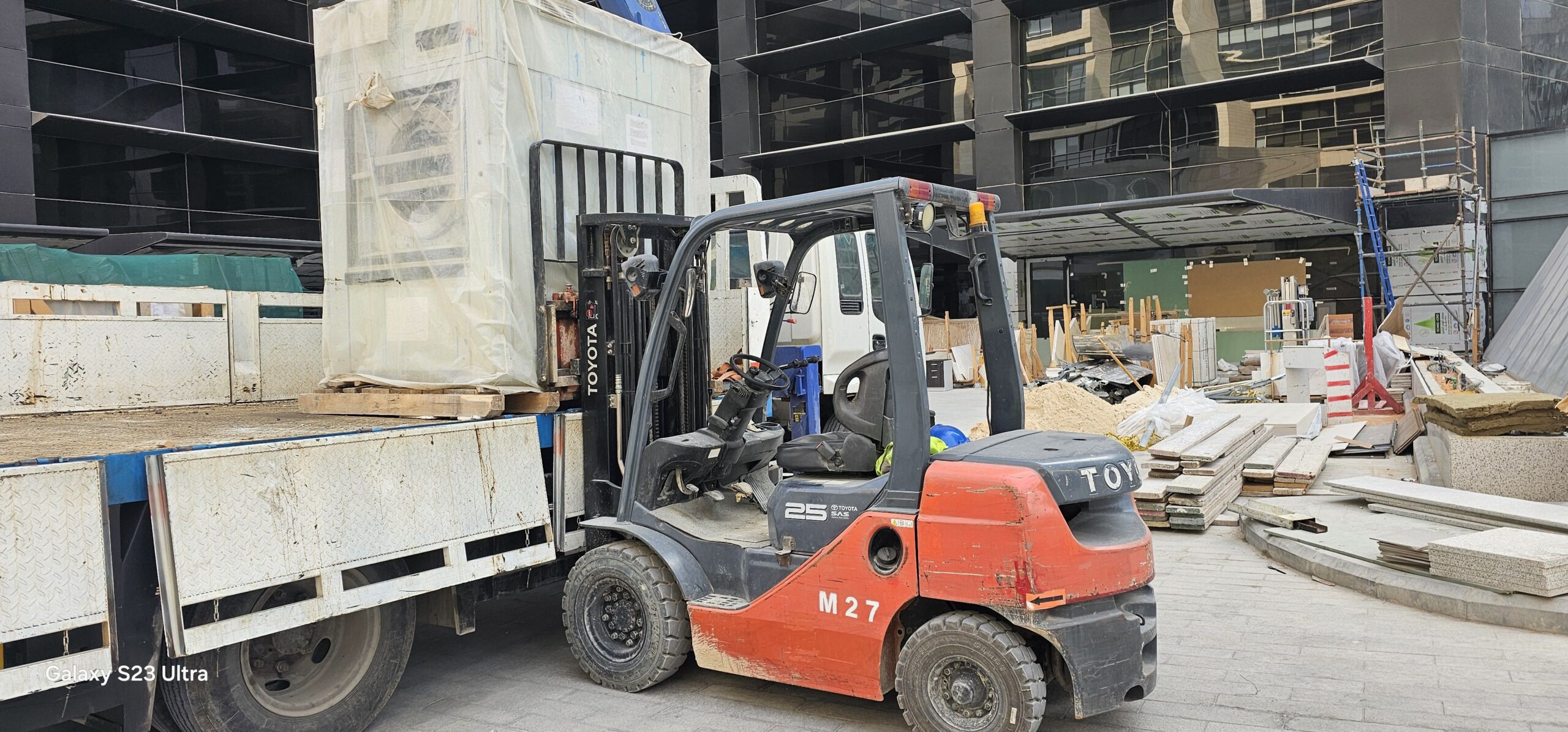 تاجير رافعه شوكية فوركلفت للايجار