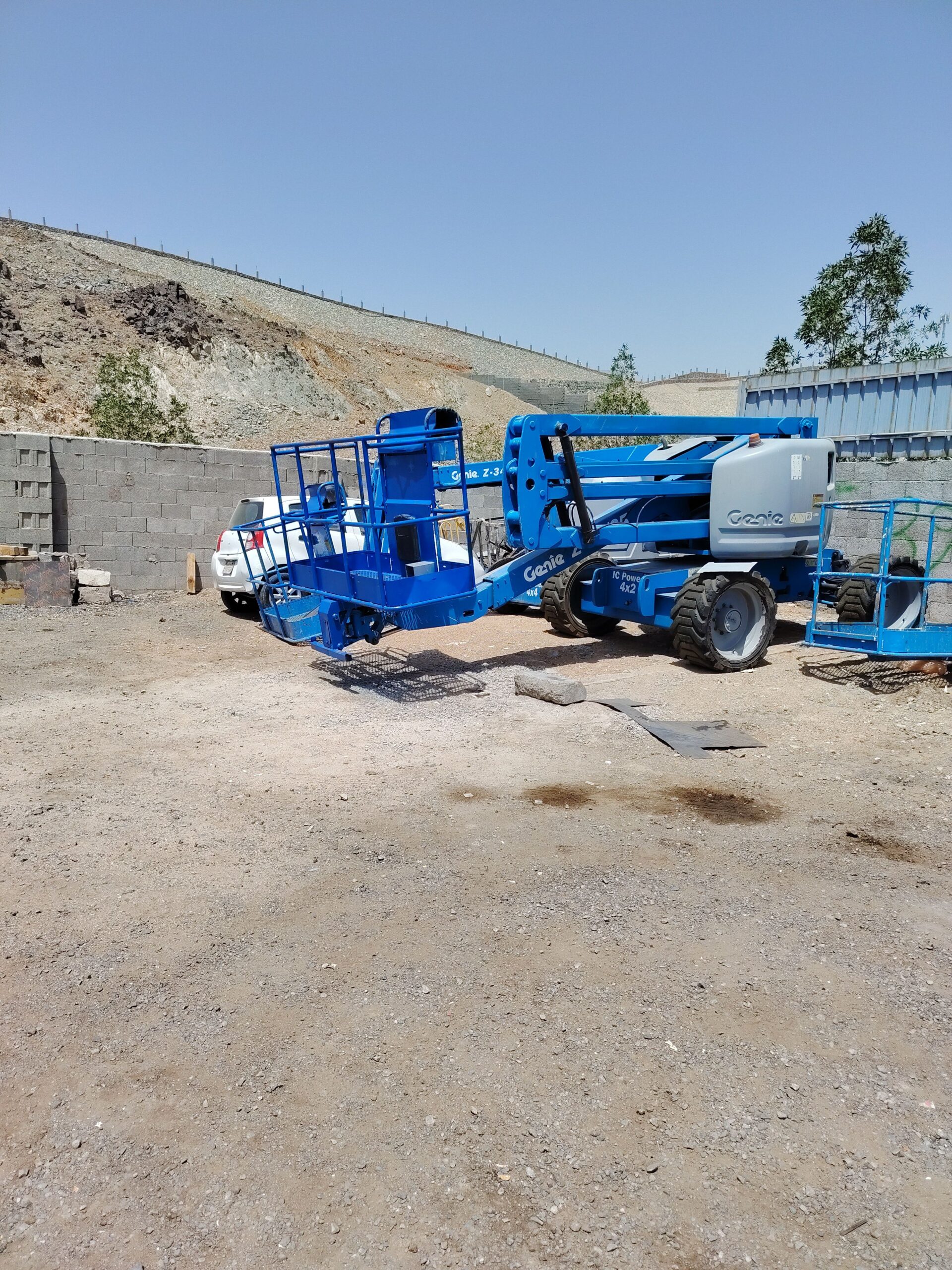 سيزر لفت ومان لفت ورافعات شوكيه وجي سي بي وبوم ترا