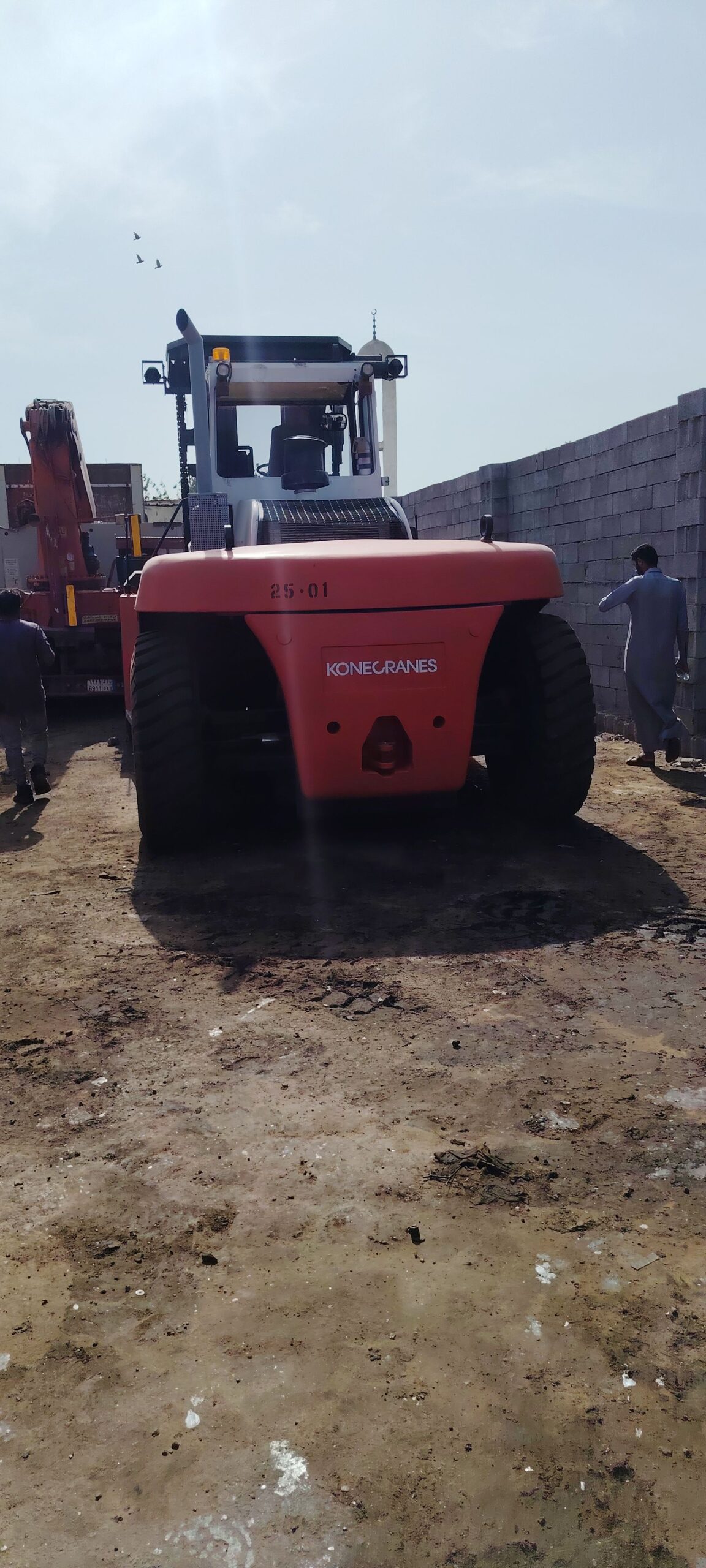 مان لفت وسيزر لفت ورافعات شوكيه وجي سي بي وبوم لفت