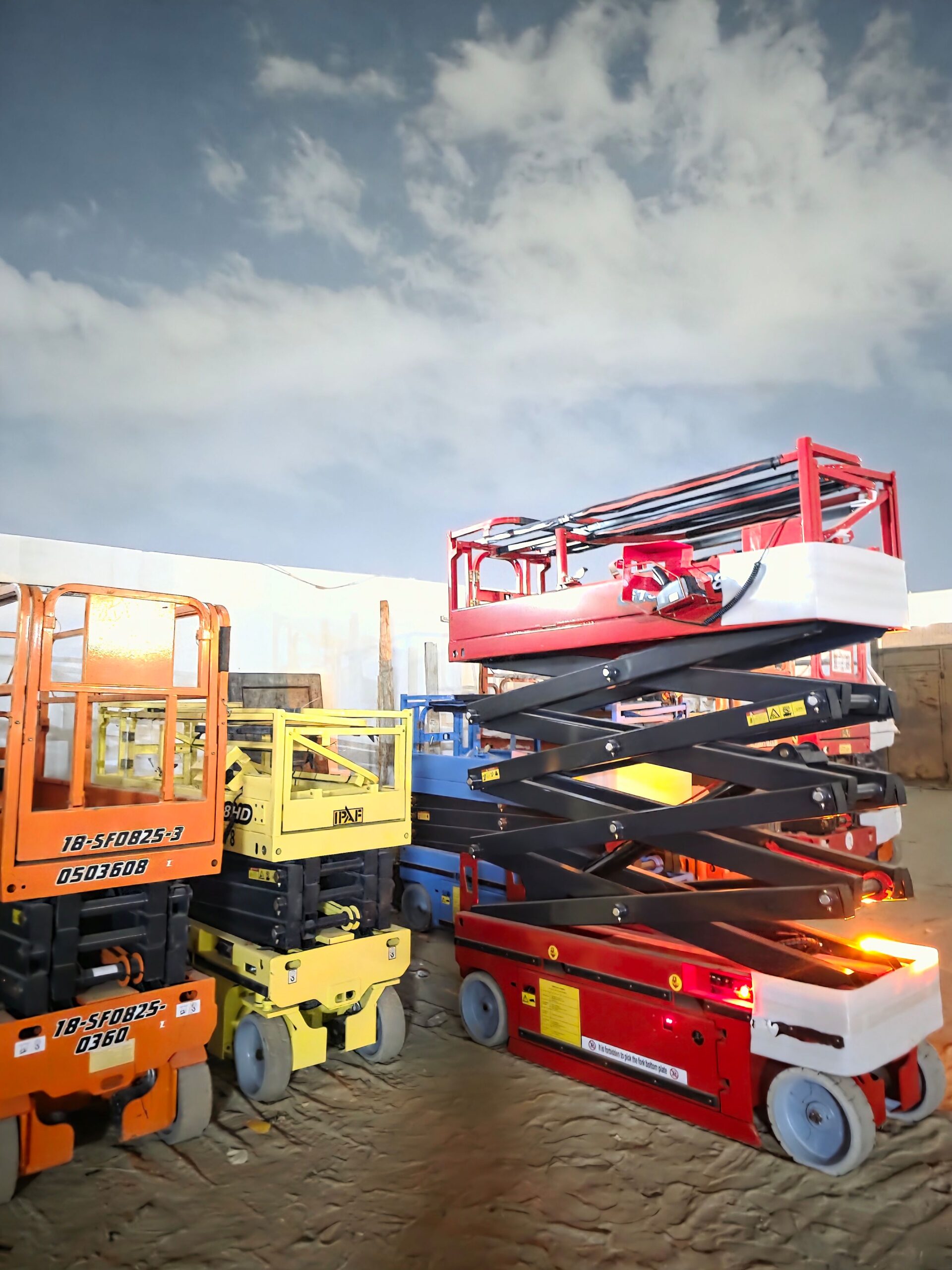 سيزر لفت 8متر للايجار سيزرات لفت كهرباء للايجار بج