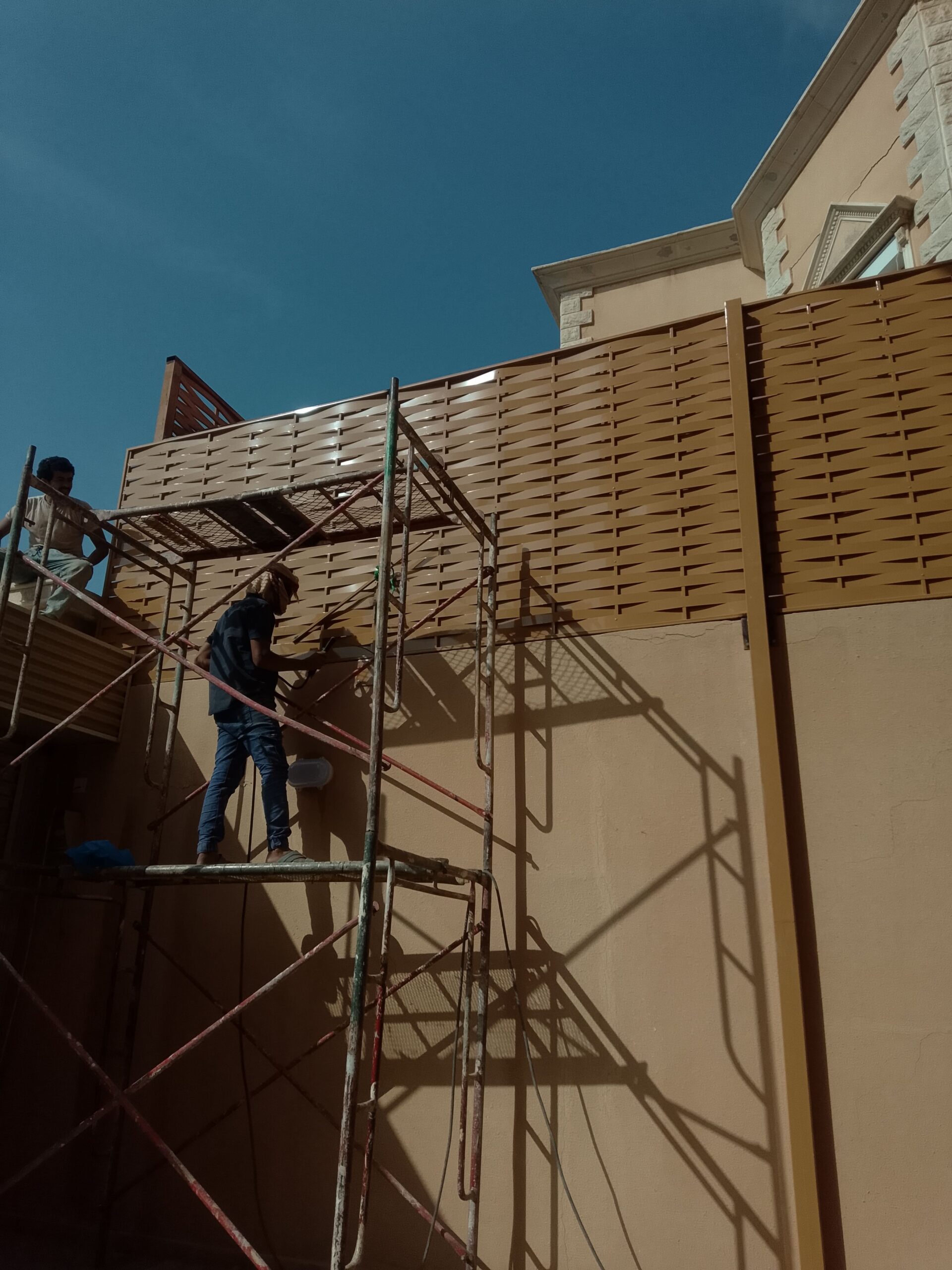 تركيب ساندوتش بانل : عملية تركيب ساندوتش بانل | اس